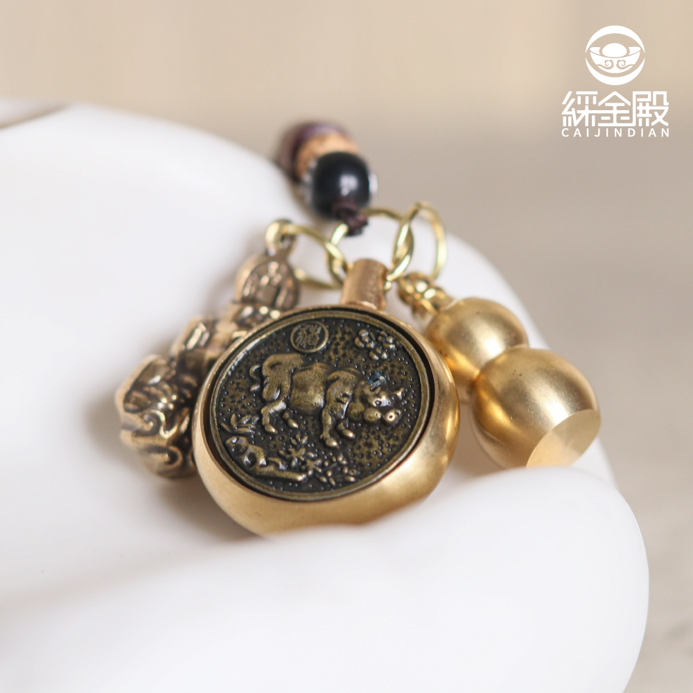 生肖豬-夜光琉璃十二生肖本命佛黃銅吊飾｜阿彌陀佛｜掛件｜護身｜生肖｜轉運【綵金殿】