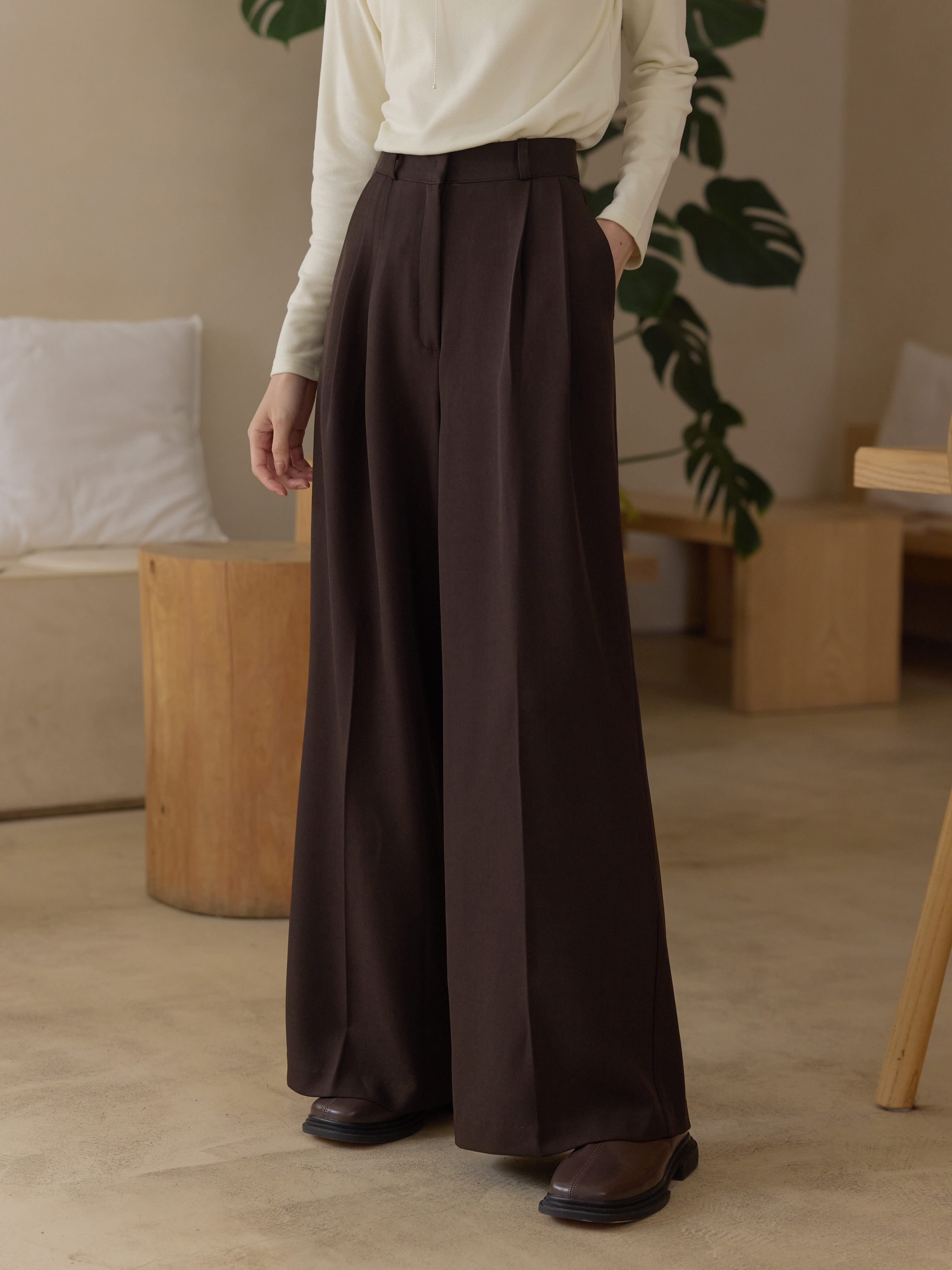 超藏肉垂墜打褶西褲