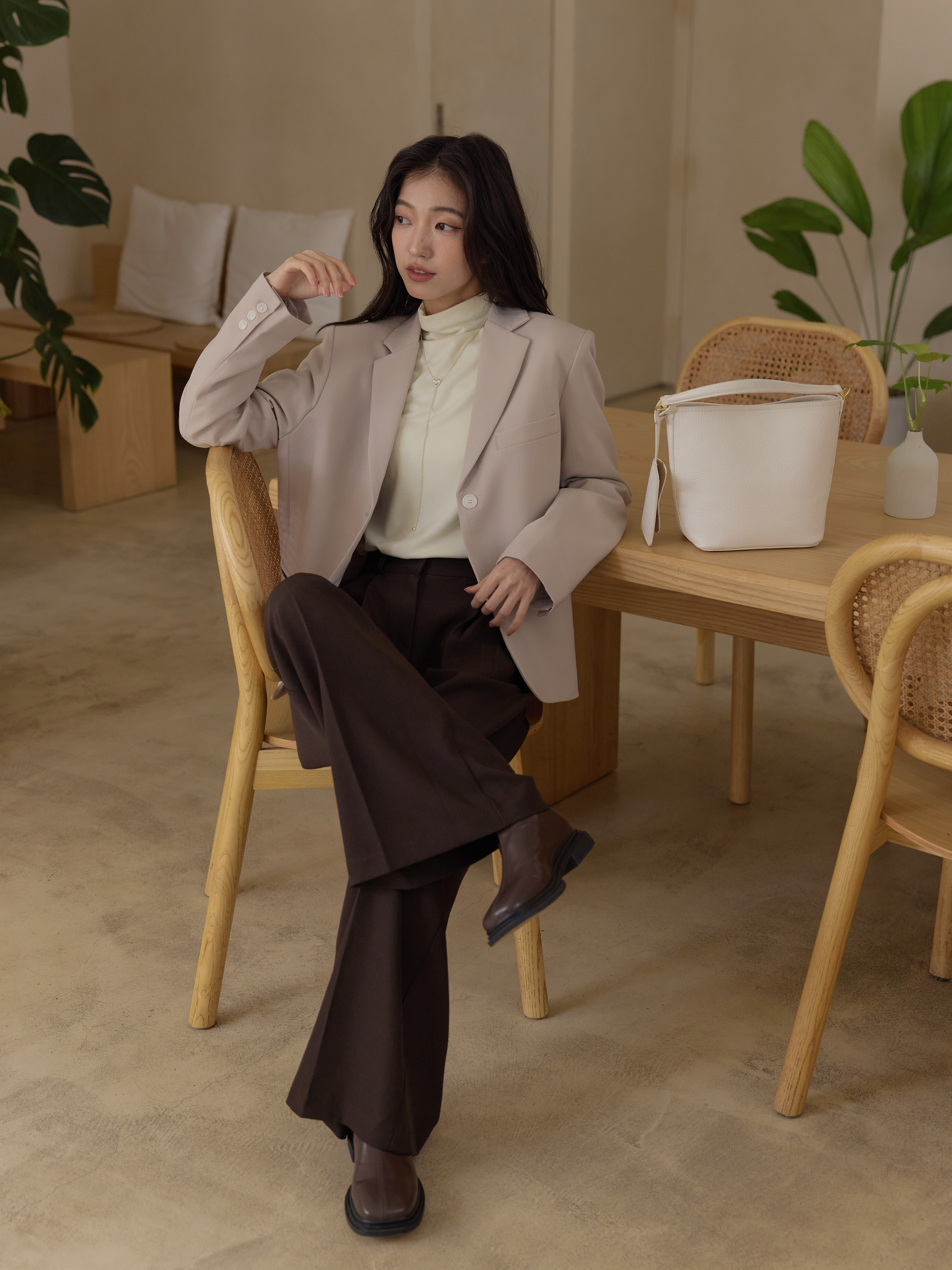 超藏肉垂墜打褶西褲