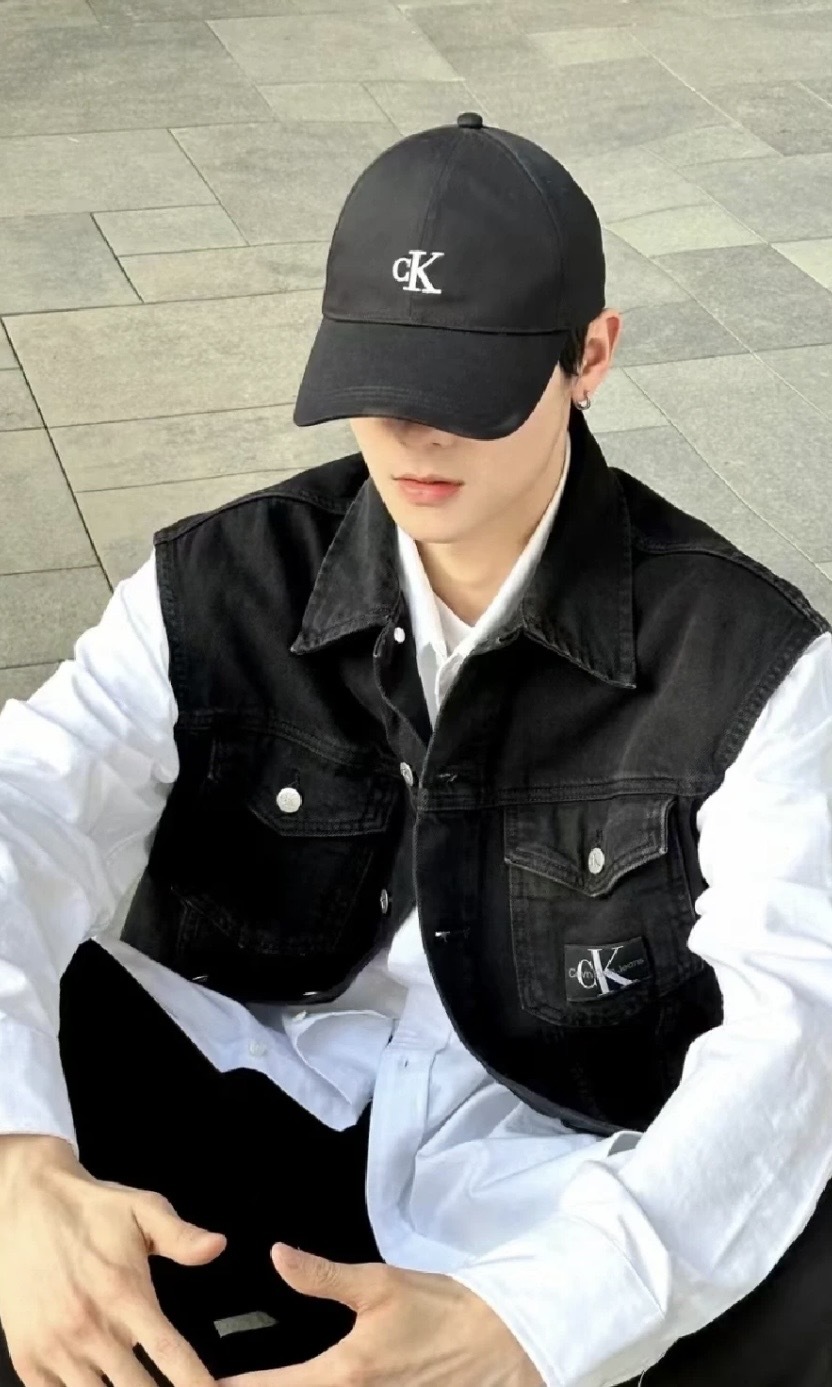 Calvin Klein CK 簡約刺繡鴨舌帽 太空黑