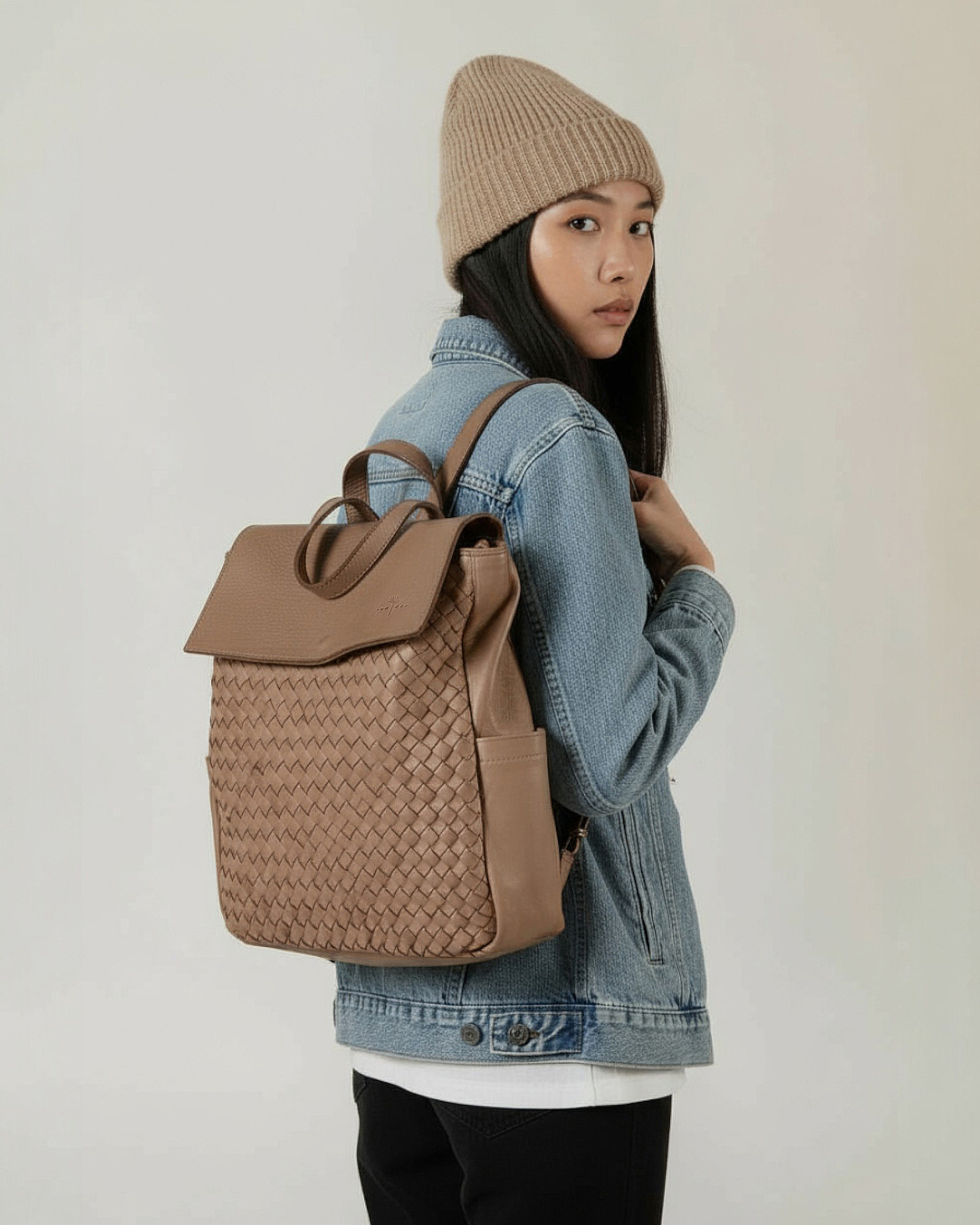 Florence 編織後背包 卡其