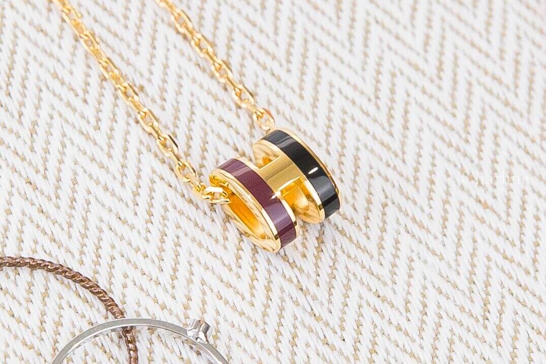 Hermès Mini Pop H Rocabar Pendant 黑色/酒紅色迷你珐瑯鍍金色簍空橢圓項鍊