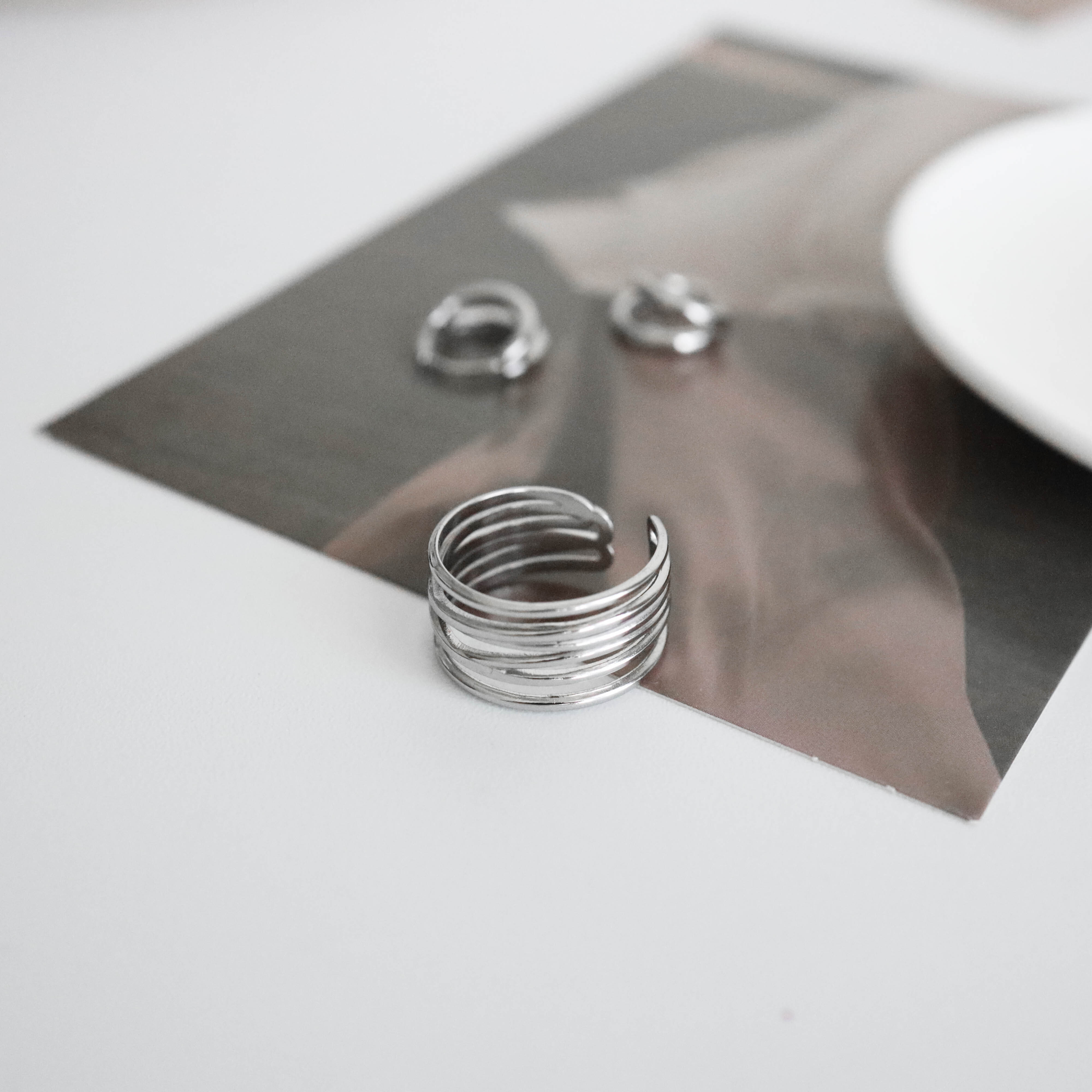 不怕水多線相交鋼戒