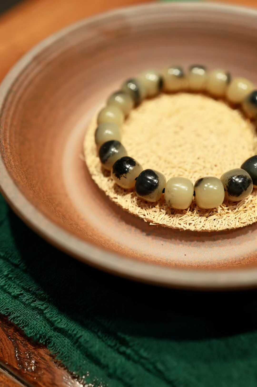 115758 和田玉青花糖手串