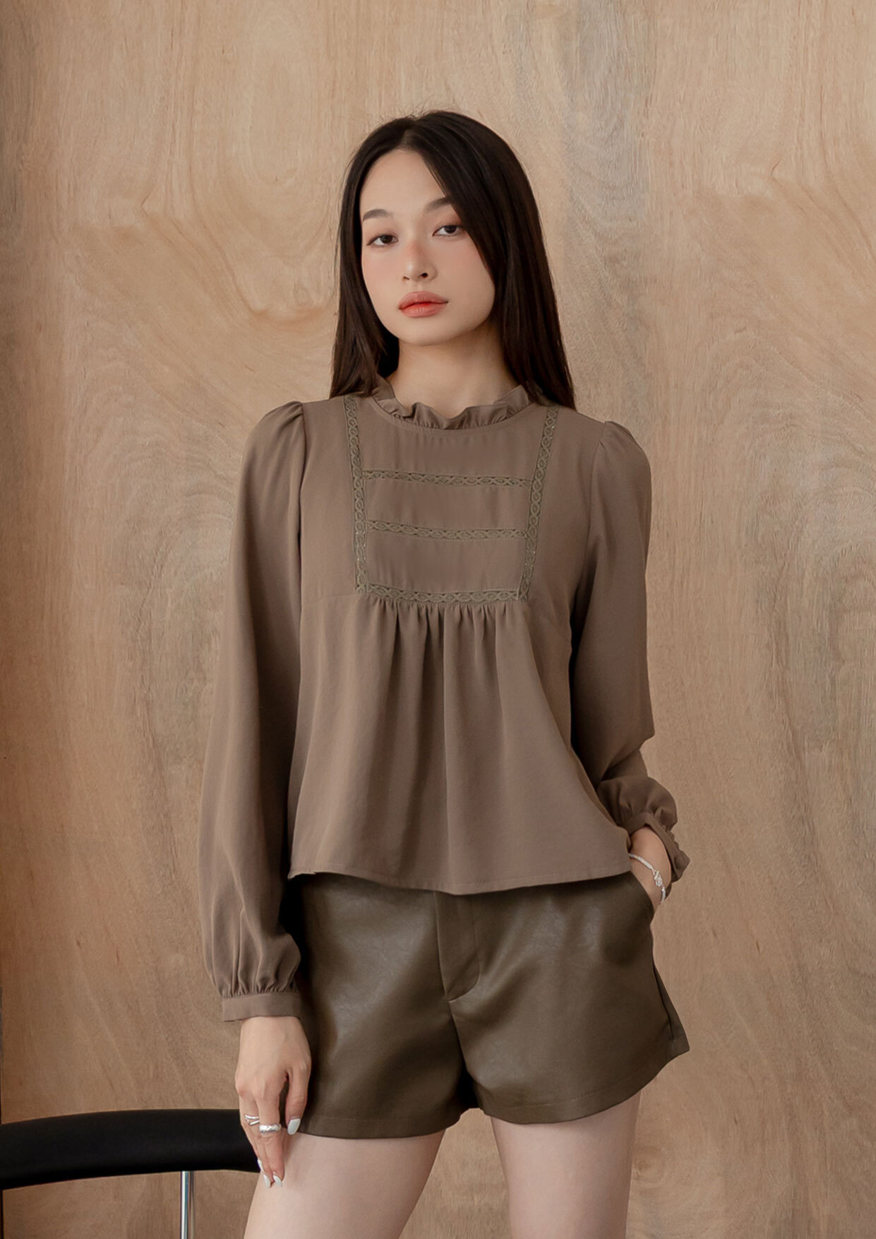 立領雕花長袖上衣