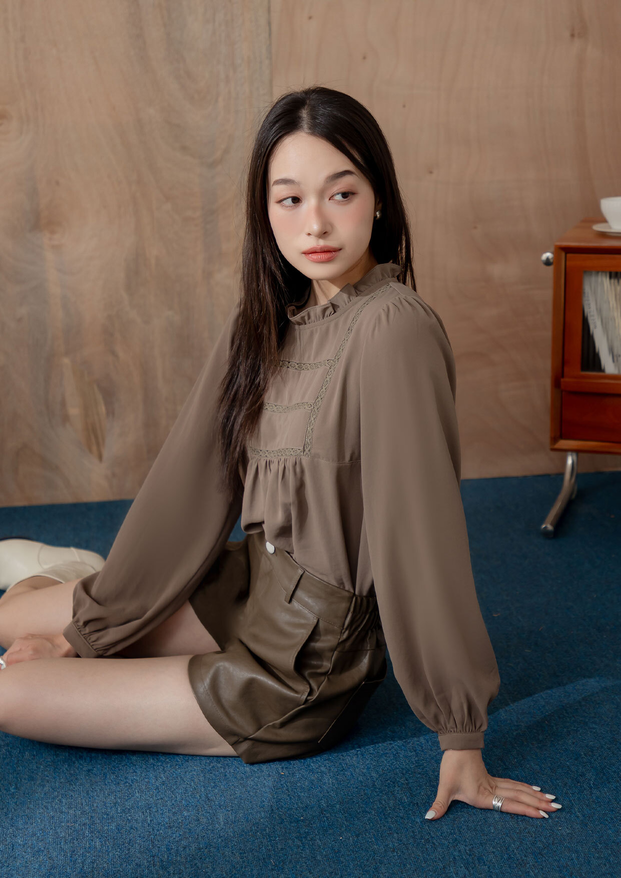 立領雕花長袖上衣