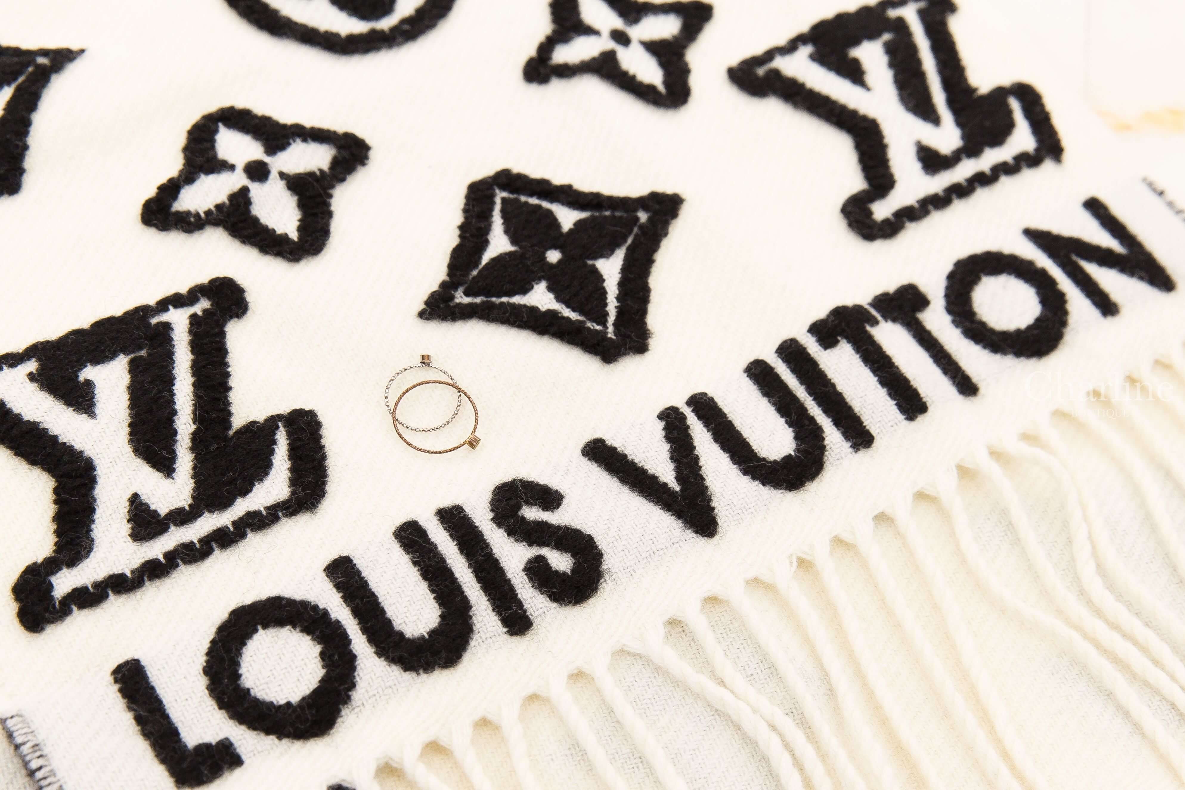 Louis Vuitton LV 3D Scarf 奶油白黑色粗體老花 Logo 立體圖樣羊毛混喀什米爾流蘇圍巾