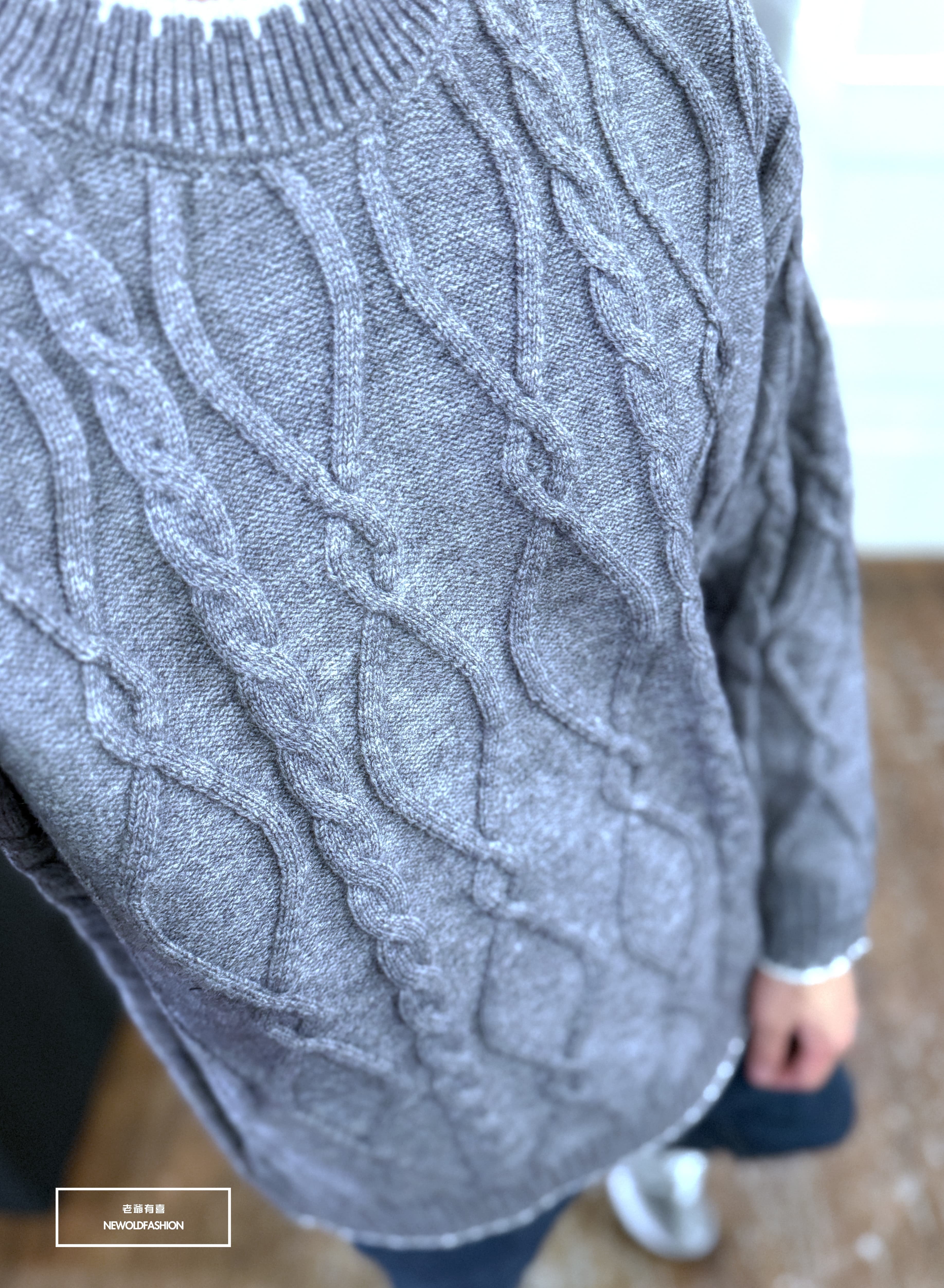 『新款上市』重磅撞色滾邊麻花針織毛衣(NOF25109807)-淺灰