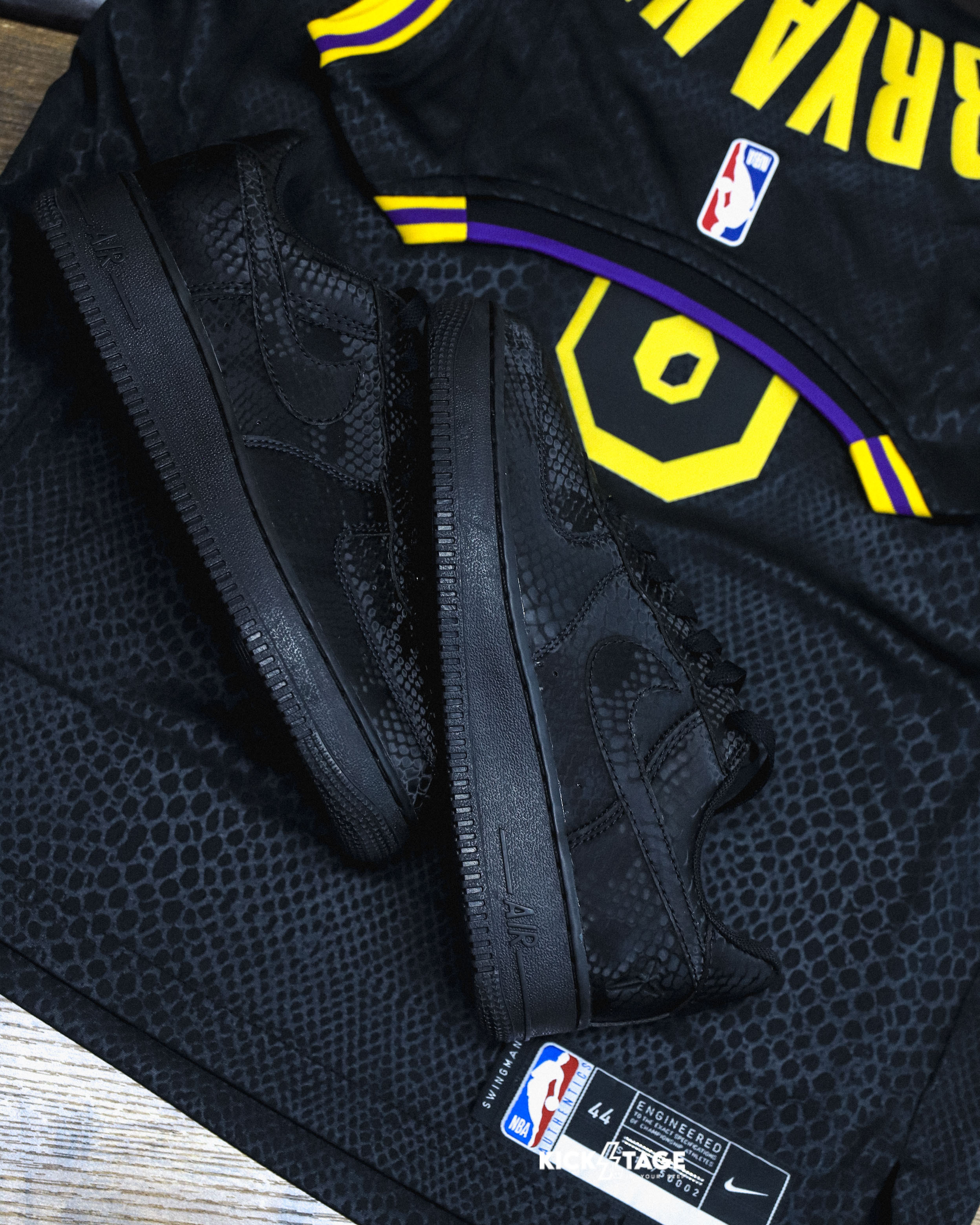 <連線代購商品> 男鞋 KOBE BRYANT X NIKE AIR FORCE 1 LOW 全黑 黑曼巴 科比 蛇紋 氣墊 休閒鞋【IB0018-003】