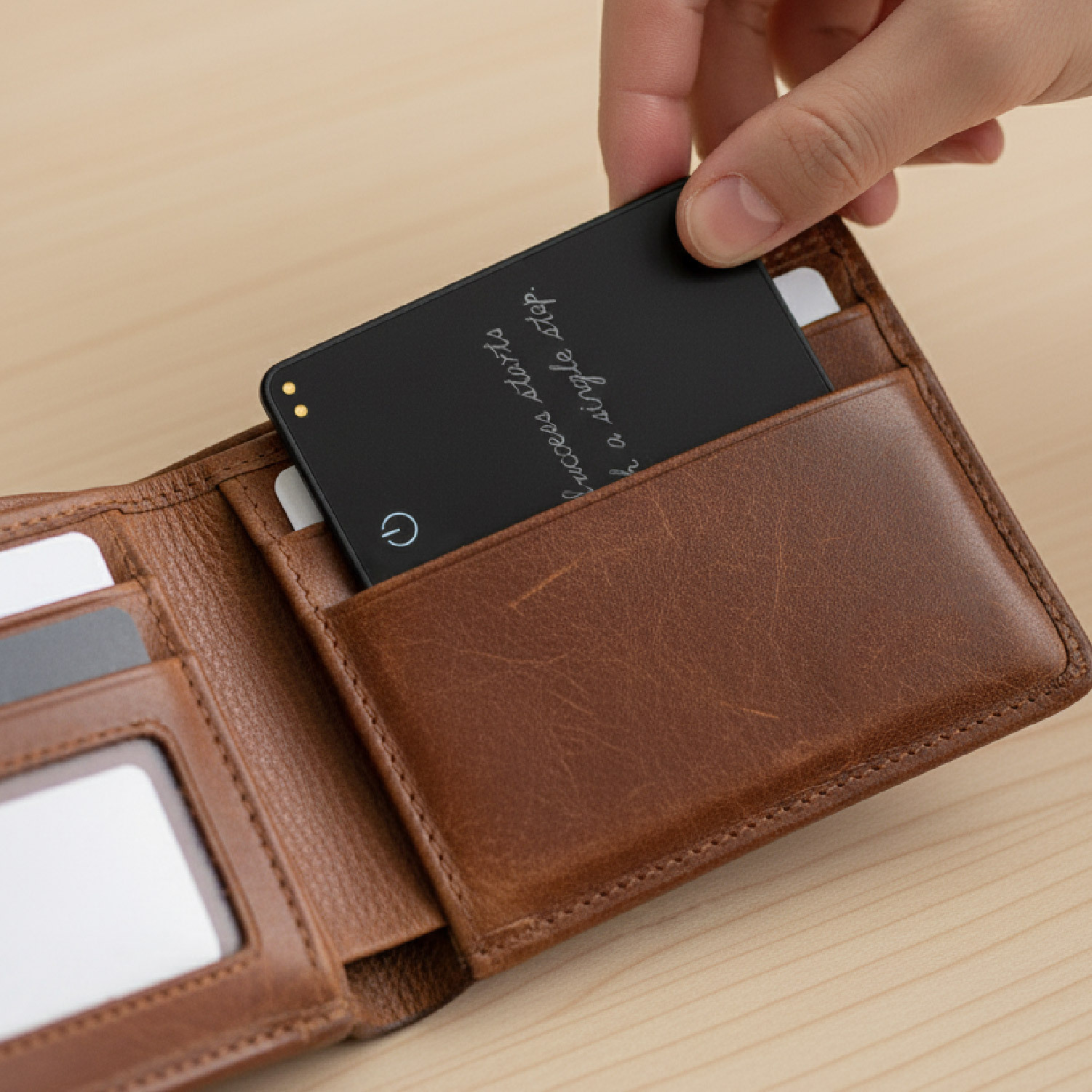 超薄卡片型定位器air tag|吸磁充電|客製化刻字|禮盒包裝|保固卡|說明書|附贈質感行李吊牌