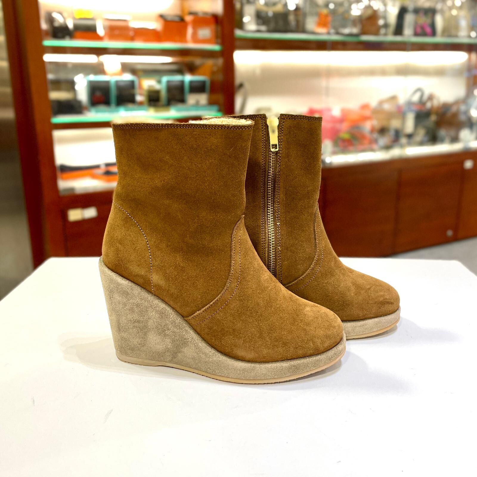 只有35碼~全球最抵!!! 全新APC ANKLE BOOTS 啡色麂皮短靴 禦寒毛毛靴 #BRAND NEW #香榭站正品