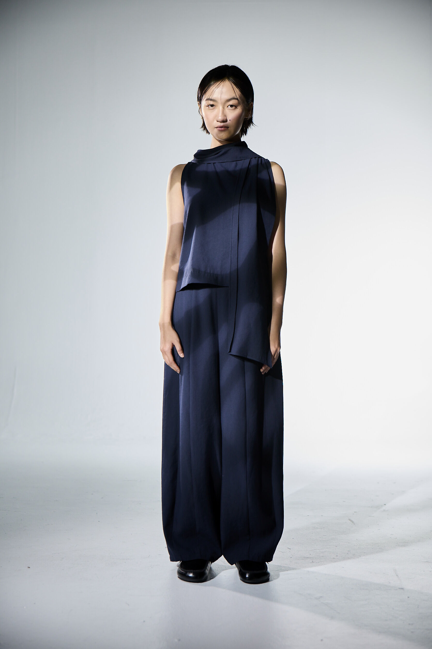 長飾片無袖上衣