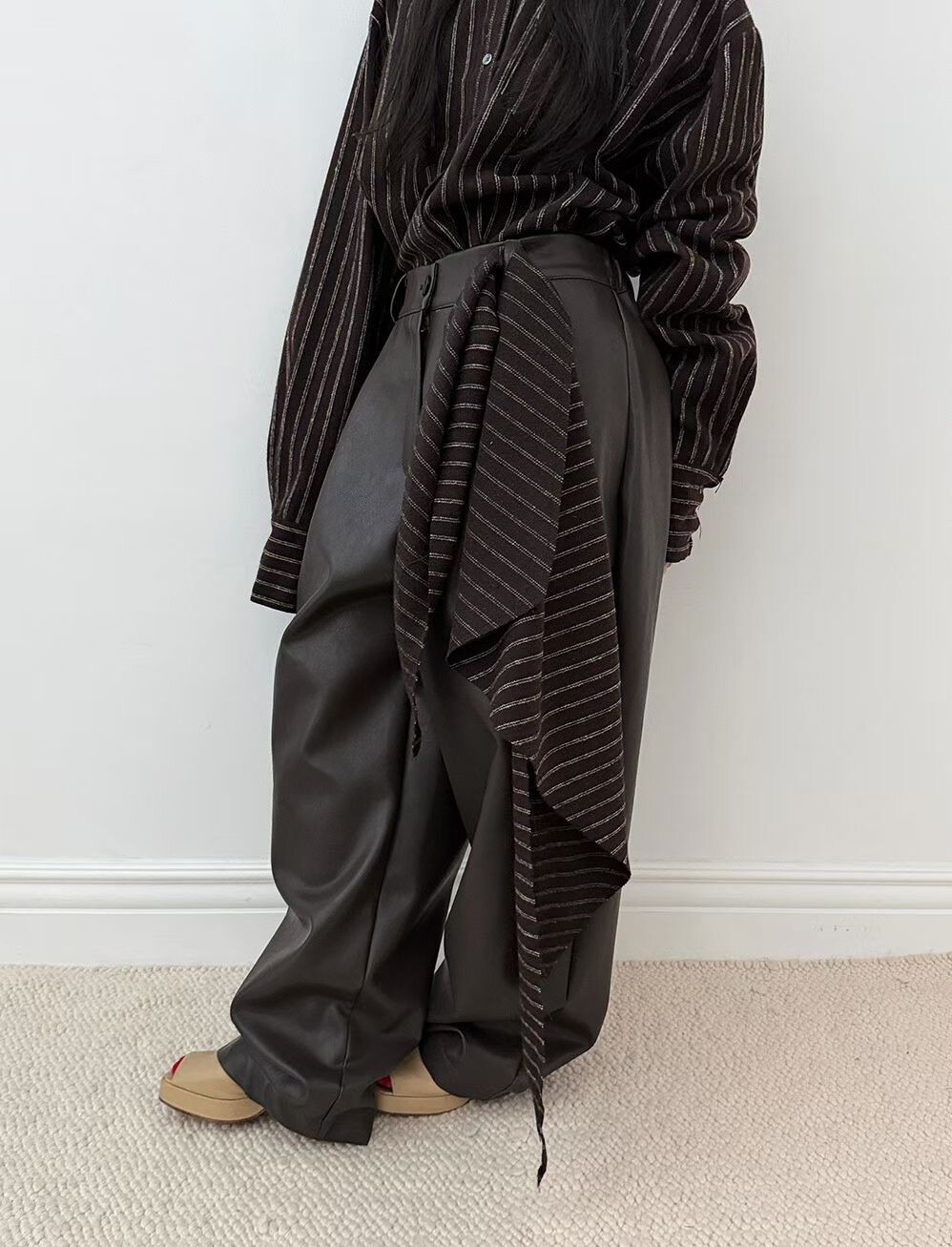 打褶皮革老爺褲