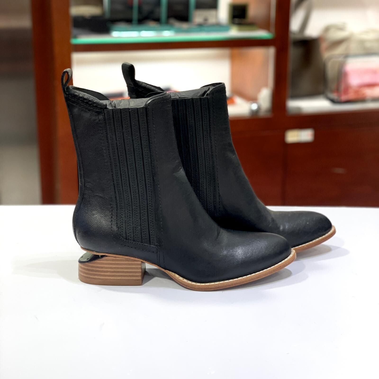 只有35碼~全球最抵!!! 全新ALEXANDER WANG ANKLE BOOTS, 黑色牛皮短靴, 大王靴子 #BRAND NEW #香榭站正品