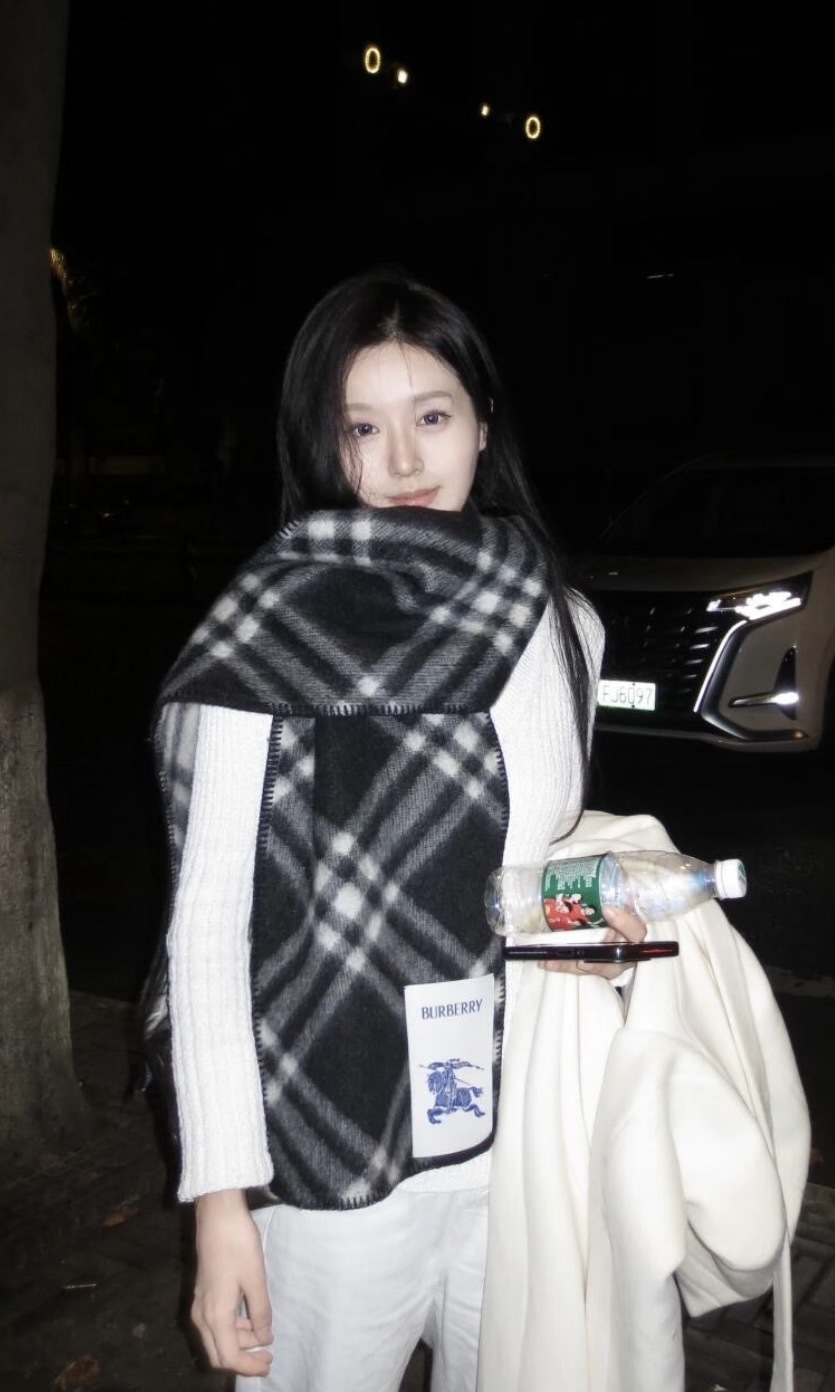 Burberry 格紋羊絨圍巾