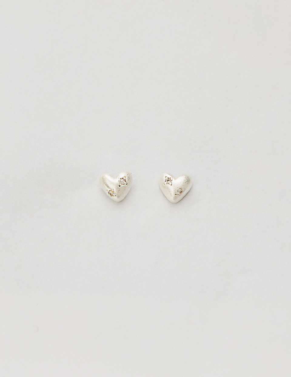 鑽光星芒小愛心。針式耳環(銀)