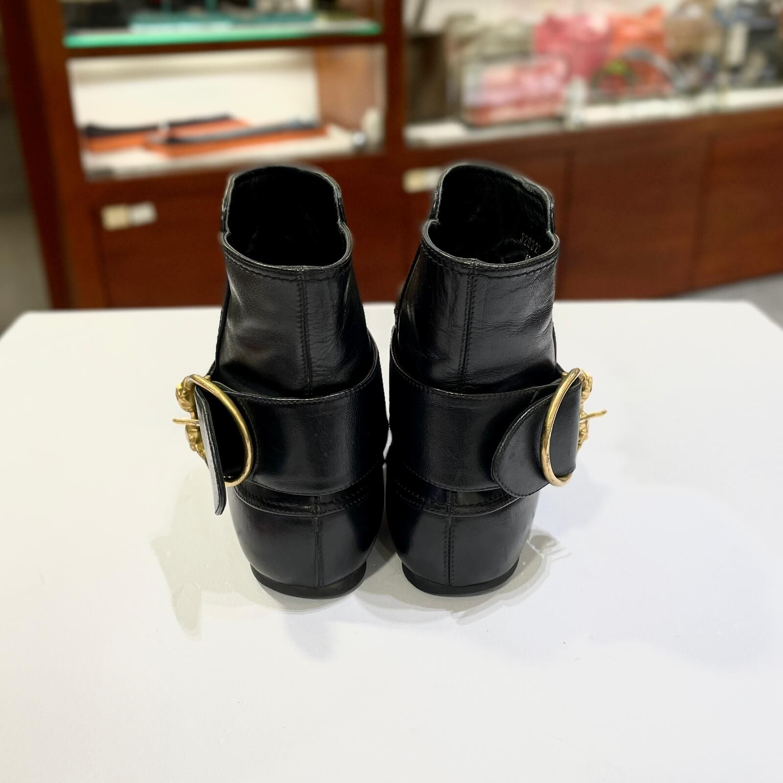 只有36碼~超級筍價!!! 90%NEW二手Alexander McQueen BOOTS 黑色小牛皮，骷髏頭金扣，麥昆短靴 #香榭站正品