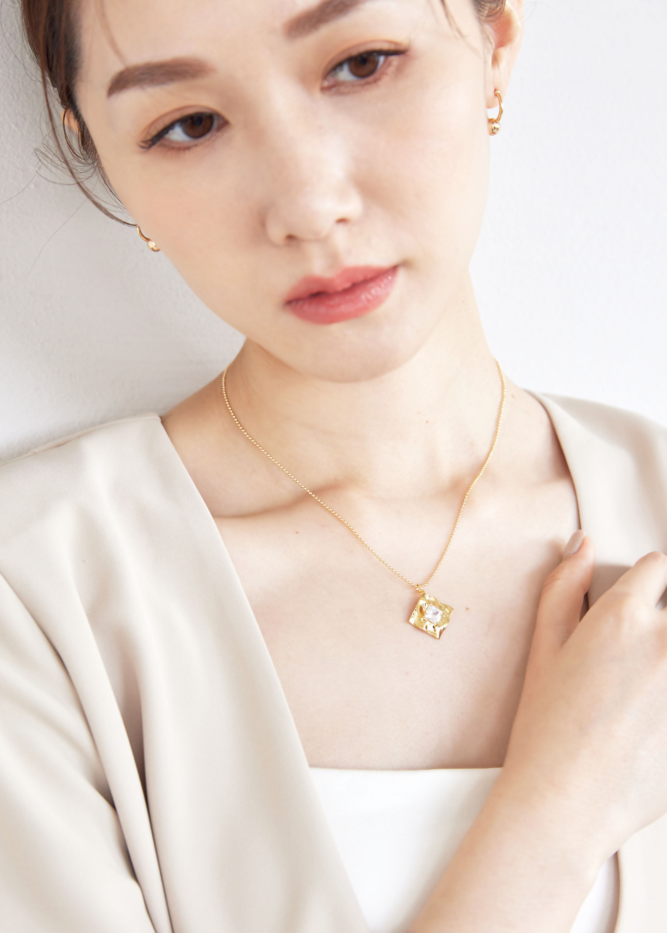 單鑽皺褶方形項鍊