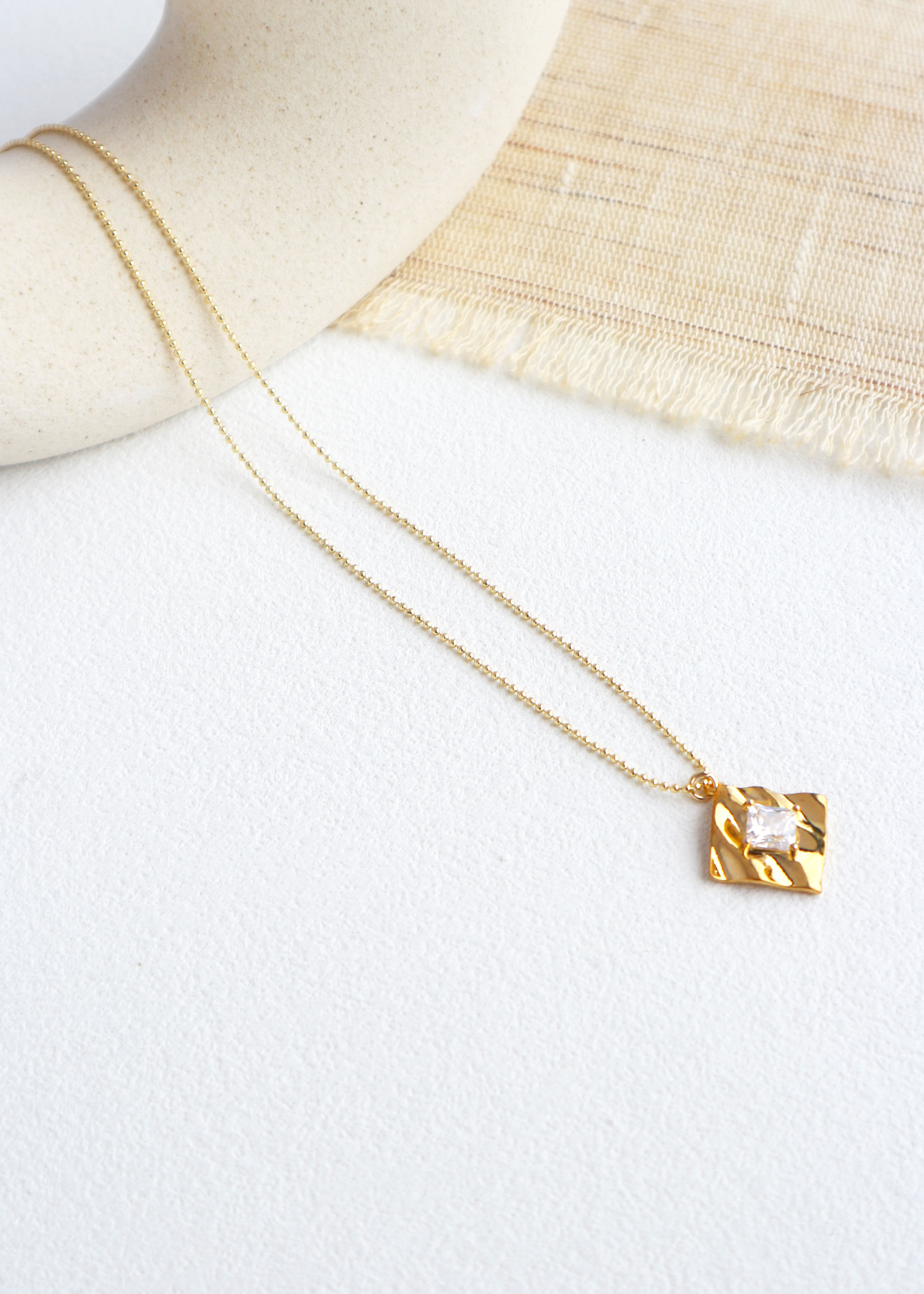 單鑽皺褶方形項鍊