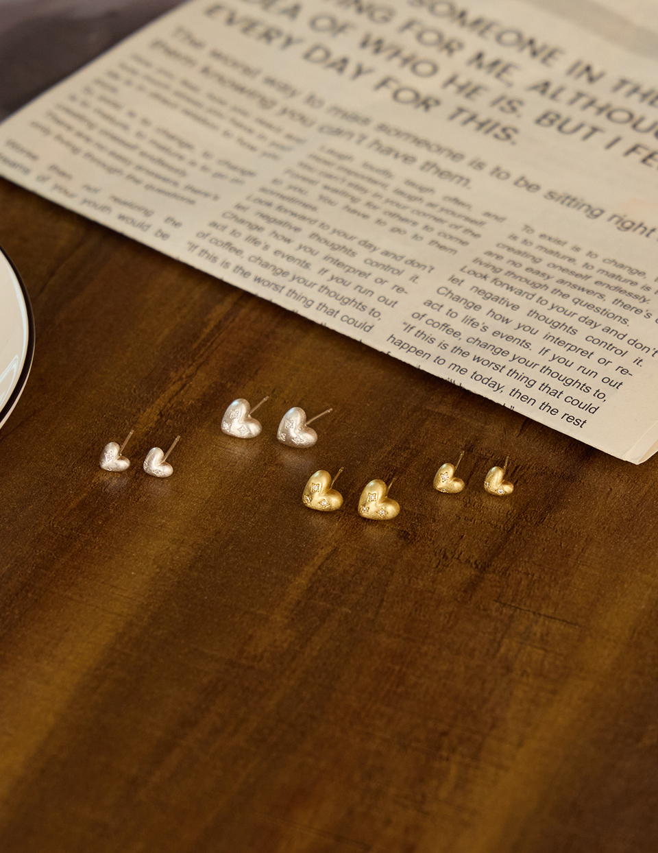 鑽光星芒小愛心。針式耳環(金)