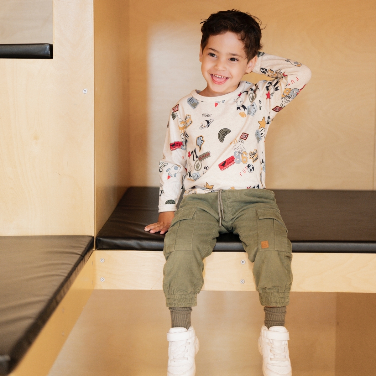 〖 Hust & Claire 〗米色恐龍塗鴉上衣