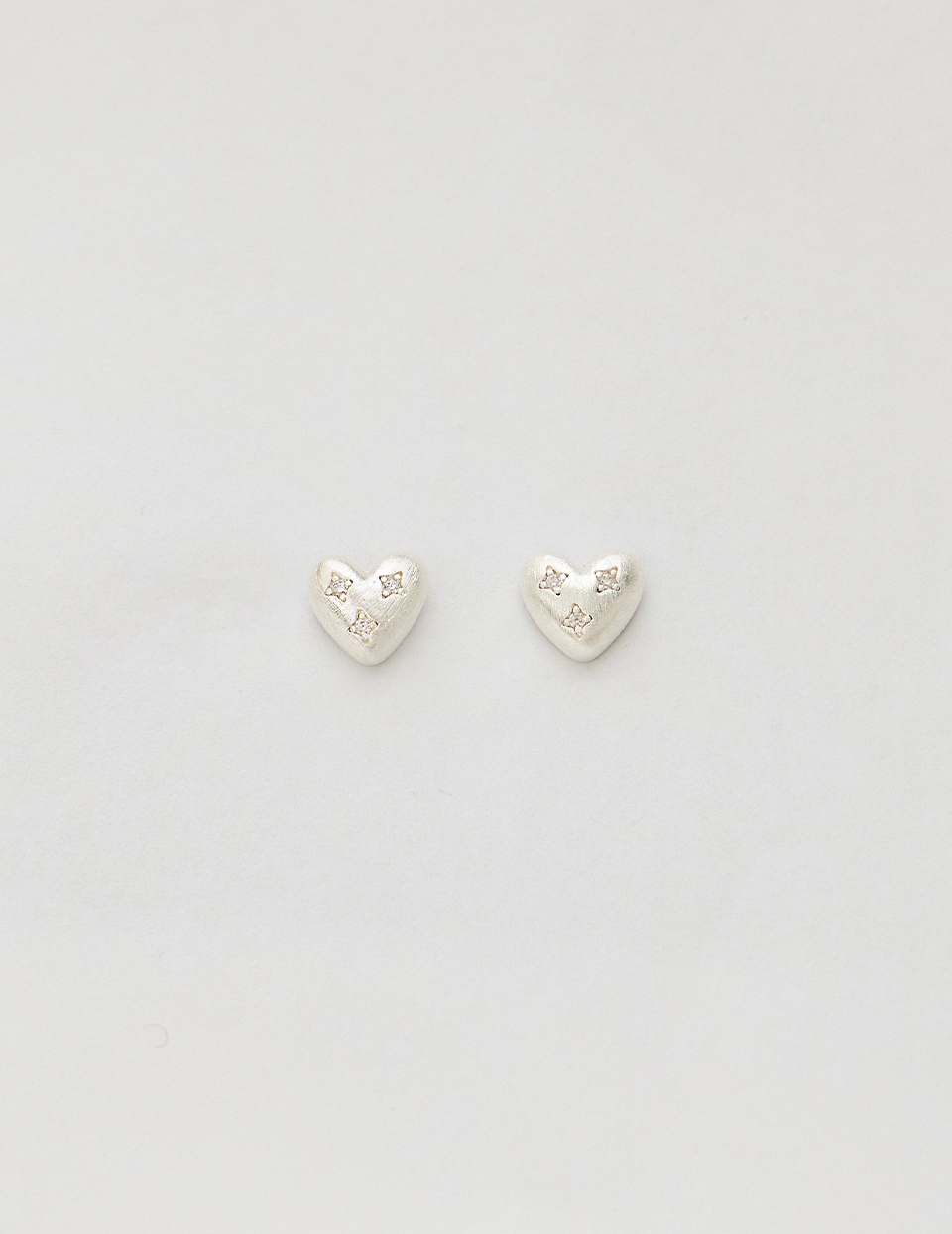 鑽光星芒愛心。針式耳環(銀)