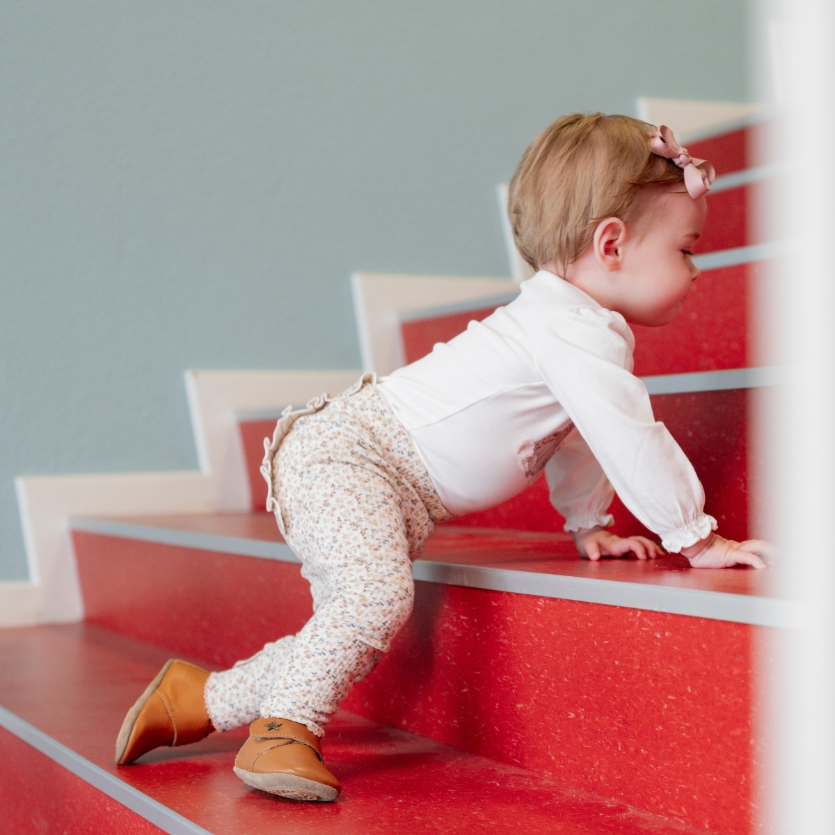 〖 Hust & Claire 〗米色碎花荷葉寶寶長褲