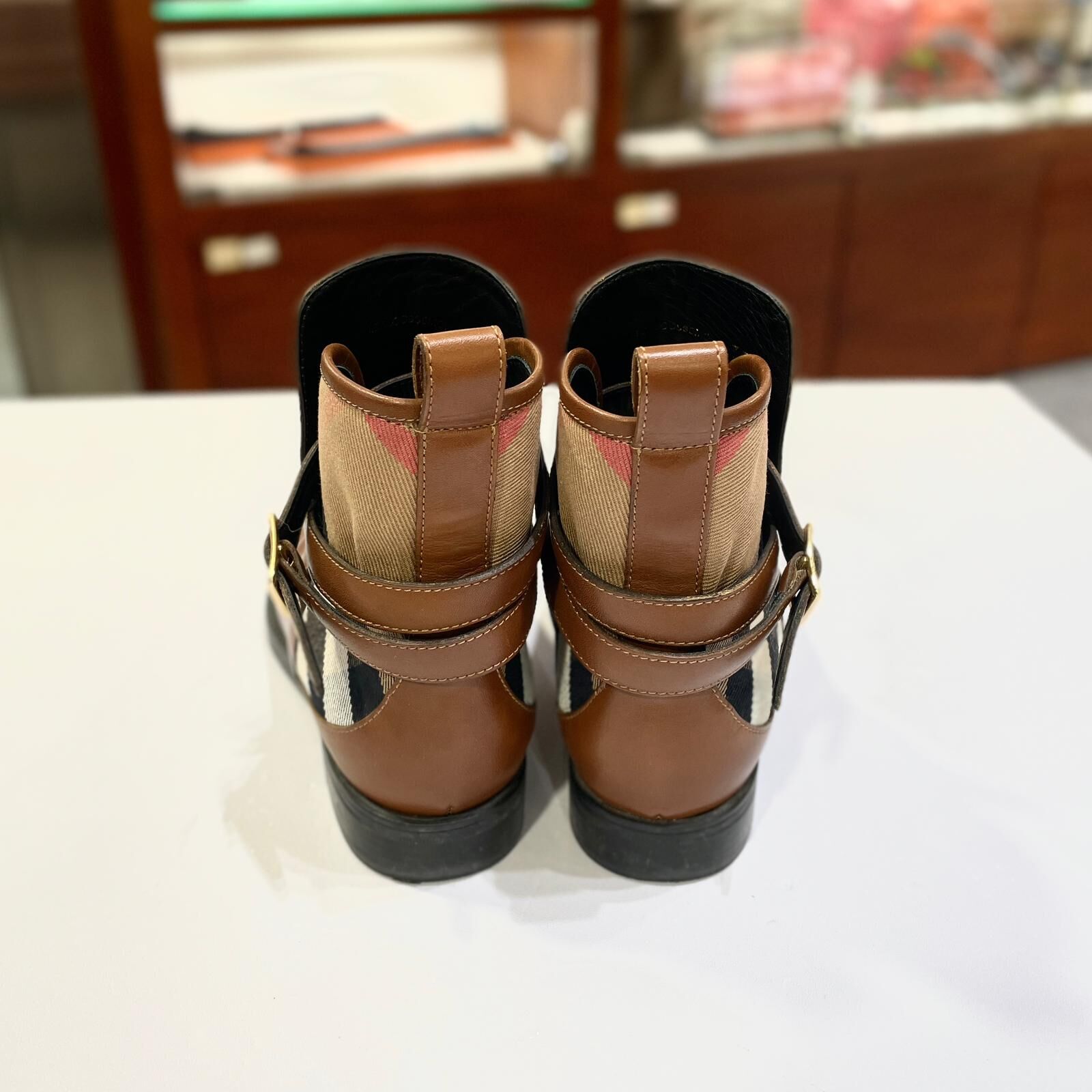 只有35碼~超級筍價!!! 90%NEW二手BURBERRY BOOTS, 啡色牛皮/格仔帆布,巴寶利靴子#香榭站正品