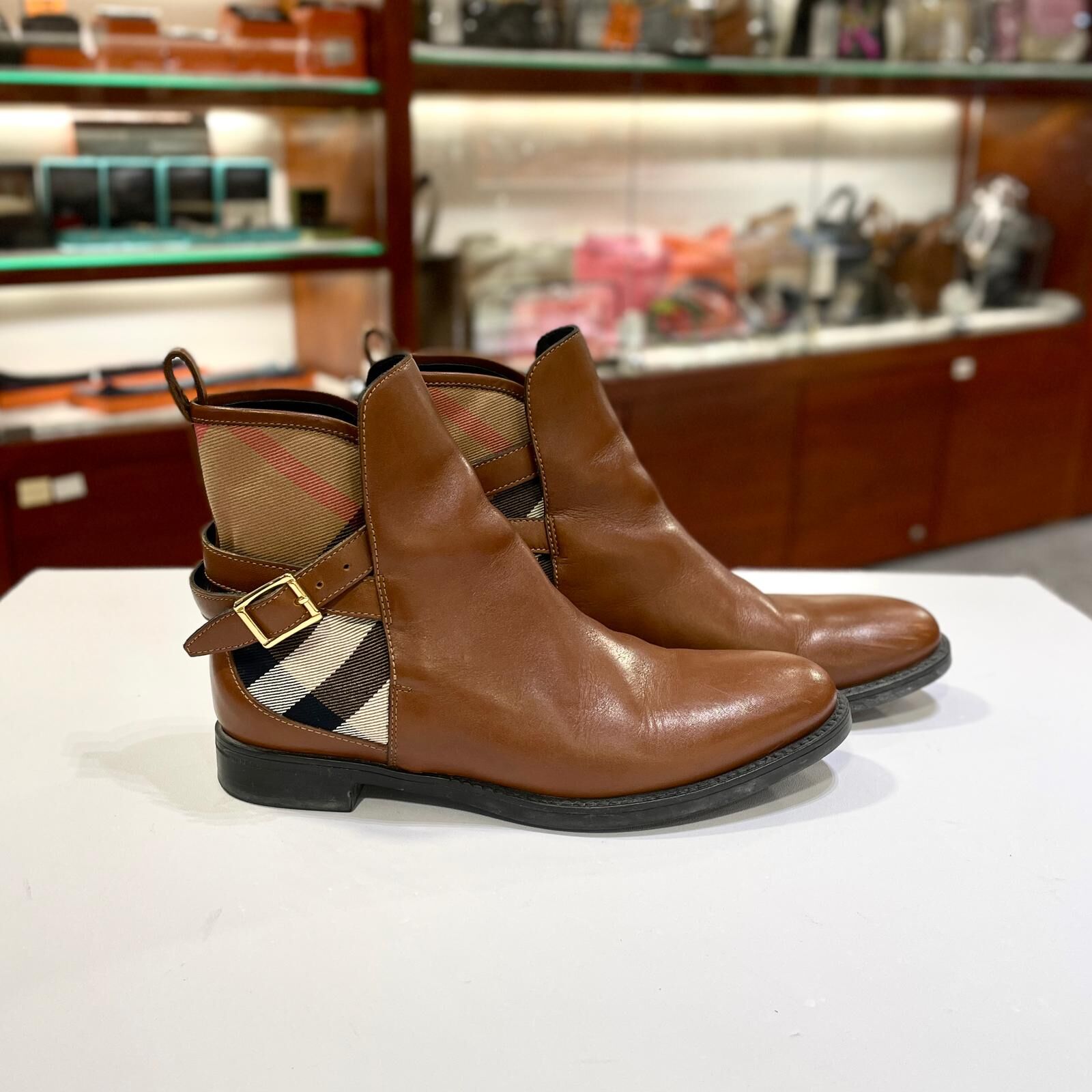 只有35碼~超級筍價!!! 90%NEW二手BURBERRY BOOTS, 啡色牛皮/格仔帆布,巴寶利靴子#香榭站正品