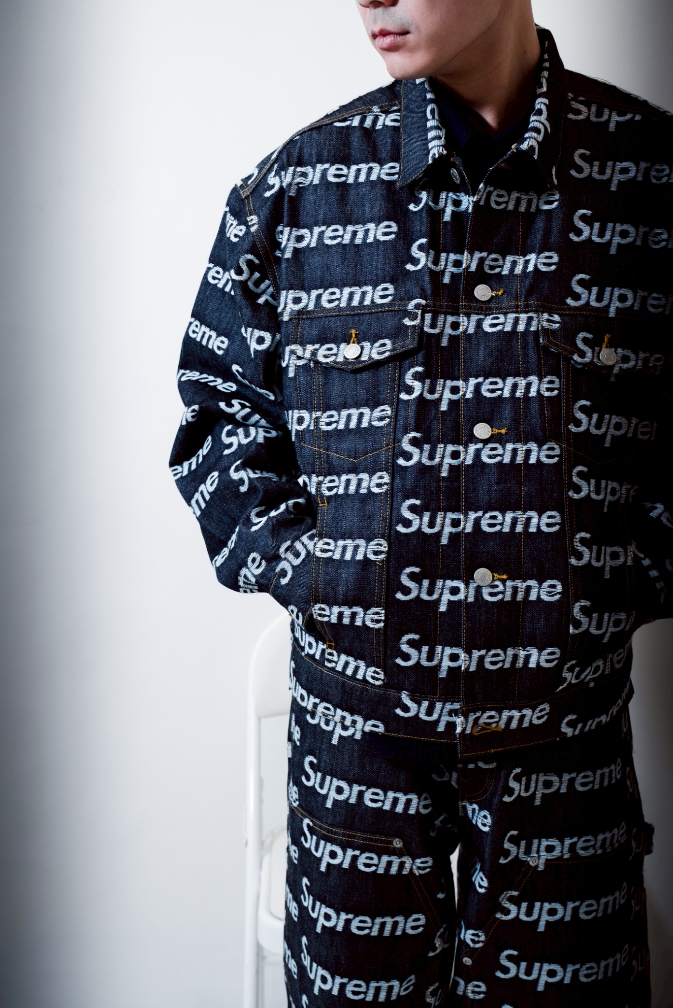【Focus Store】預購 Supreme FW25 Week10 Jacquard Logos Denim Trucker Jacket 滿版Logo 丹寧外套