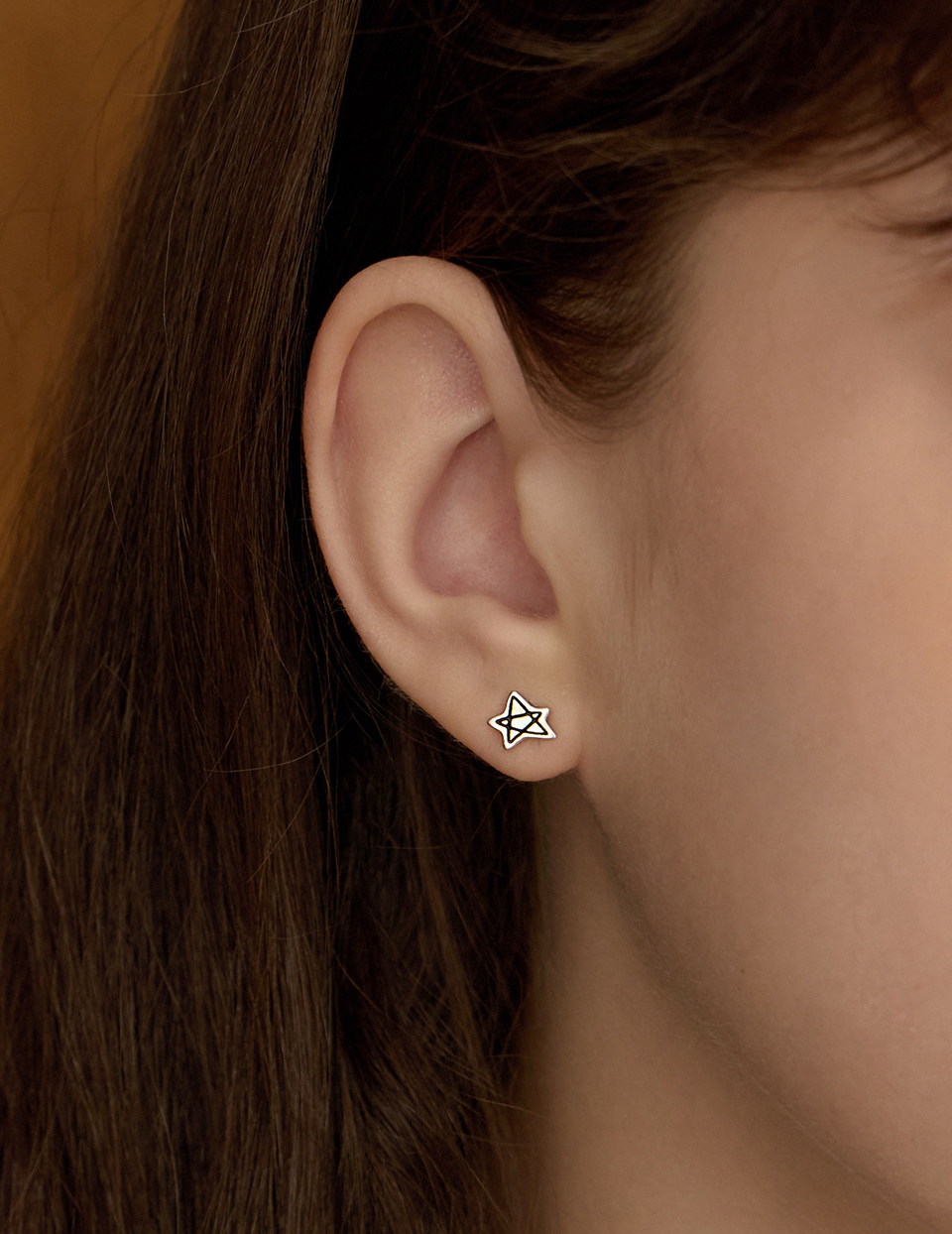 手繪線條星星。針式耳環