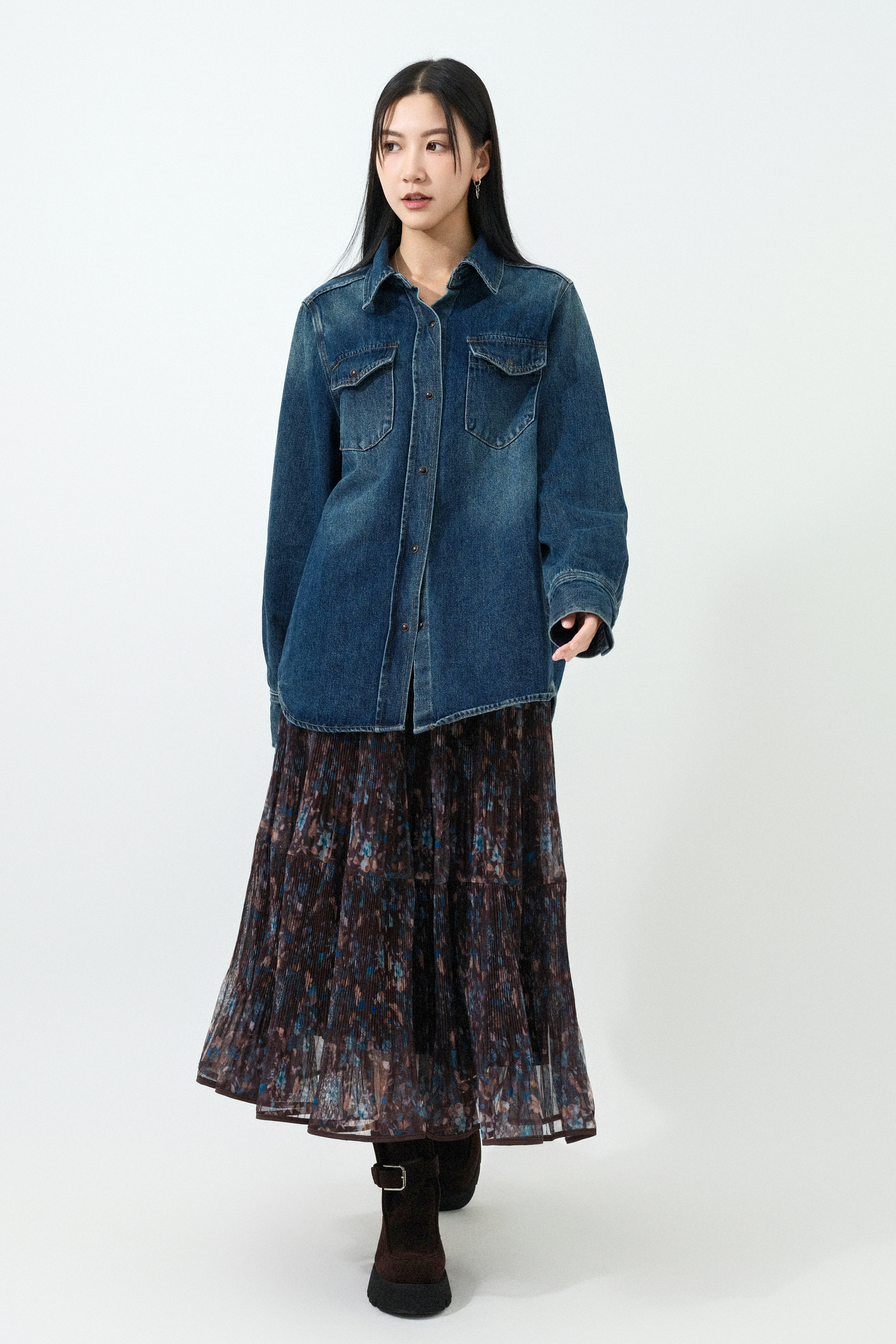 喼鈕洗水牛仔恤衫 (預購產品）
