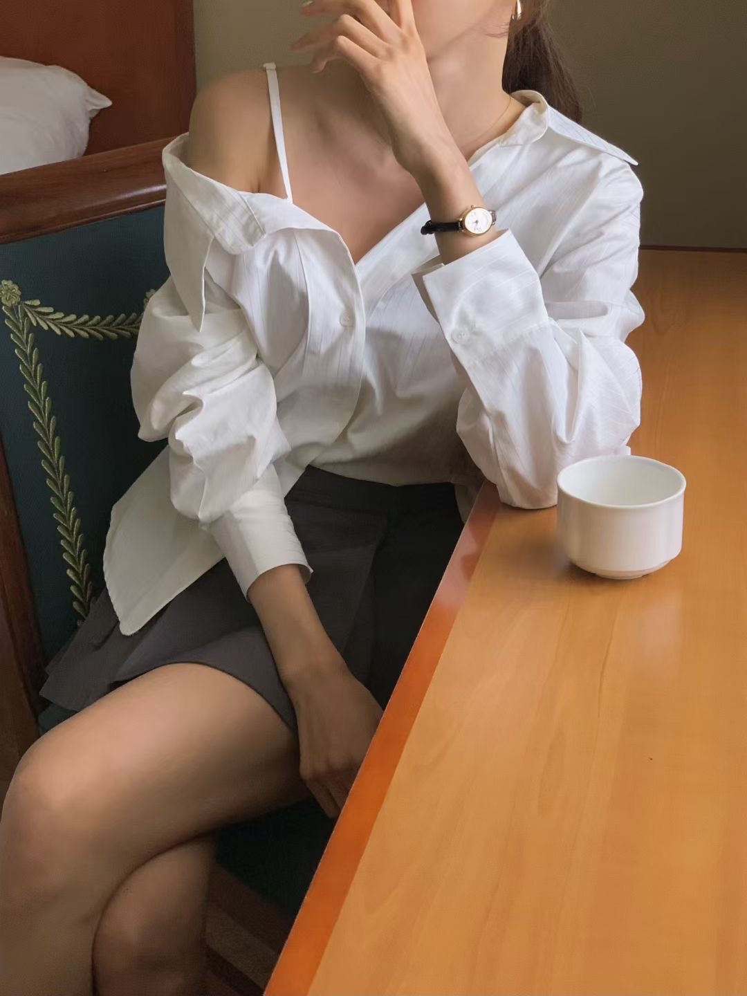 條紋率性斜肩恤衫上衣