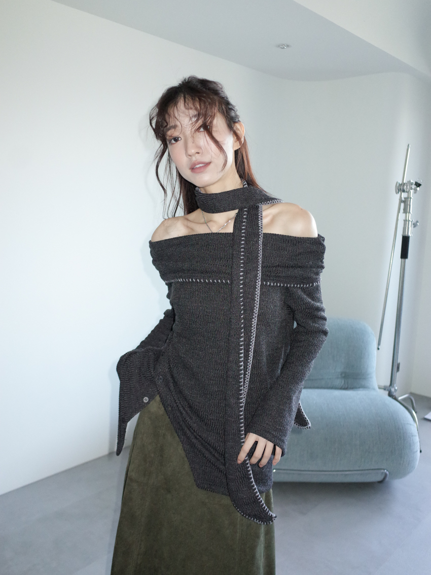 blanket stitch rib knit side button top with scarf