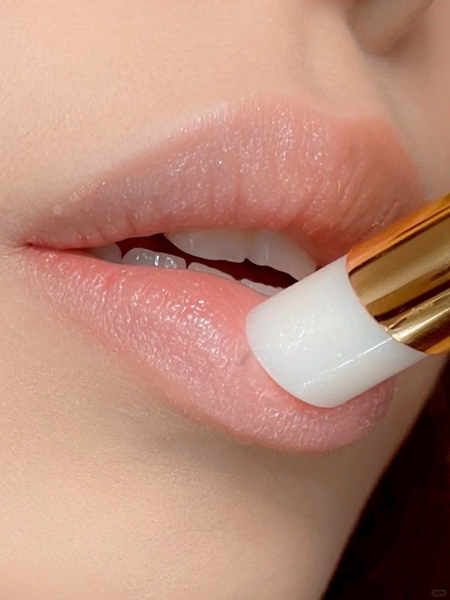 少 量 現 貨丨Chanel Rouge Coco Baume 持色潤唇膏柔霧光澤 1.5g 白管 912 Dreamy White