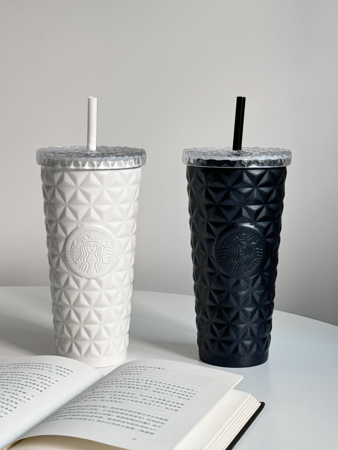 星巴克 菱格紋 黑 白 591ML 吸管杯