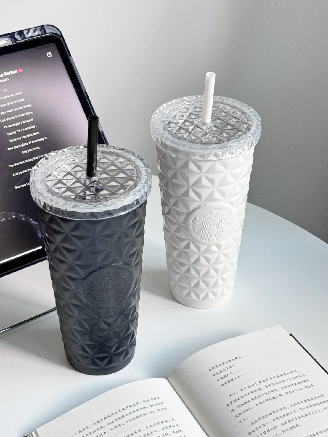 星巴克 菱格紋 黑 白 591ML 吸管杯