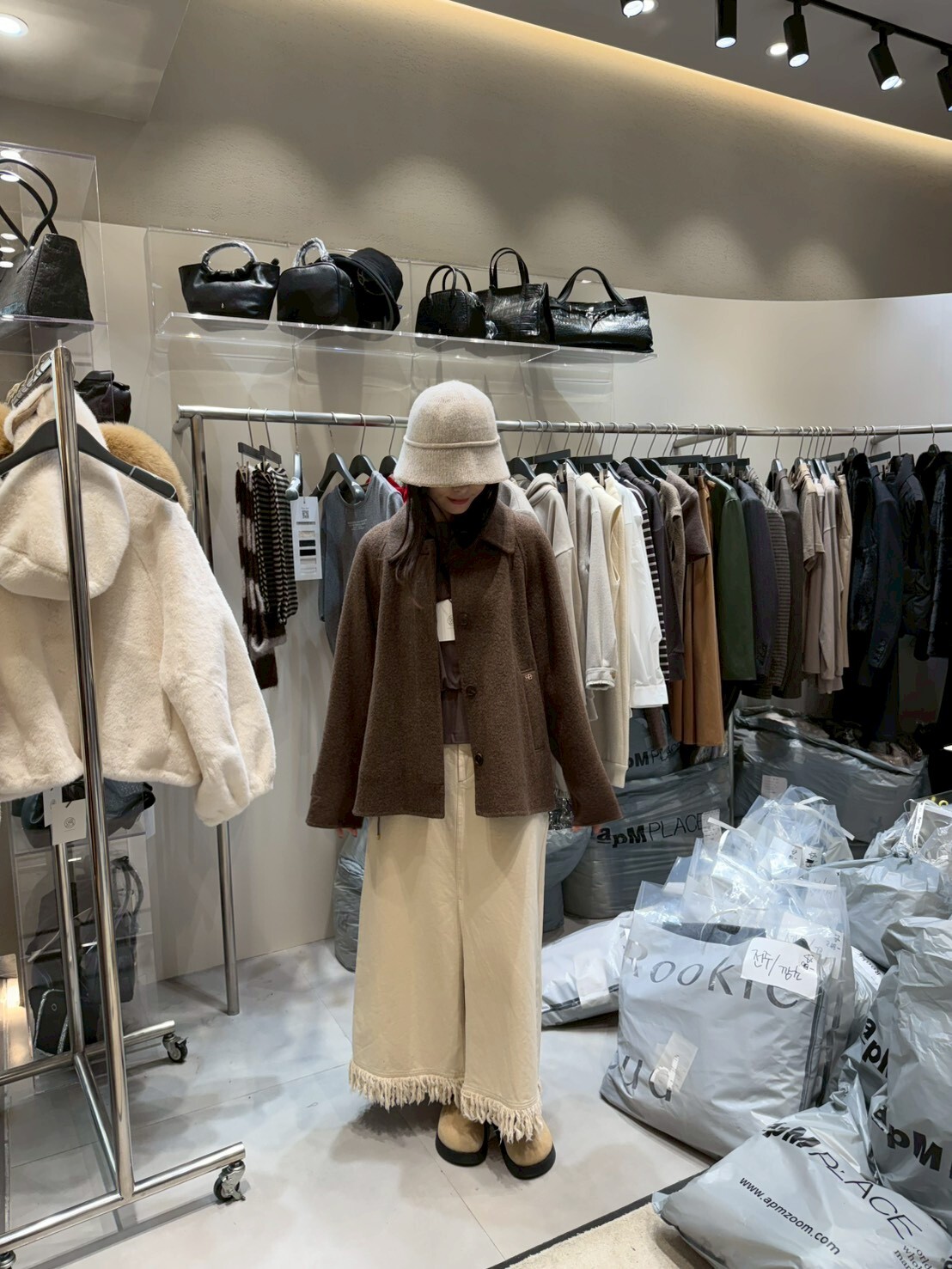 RB5282 羊絨插肩反領外套