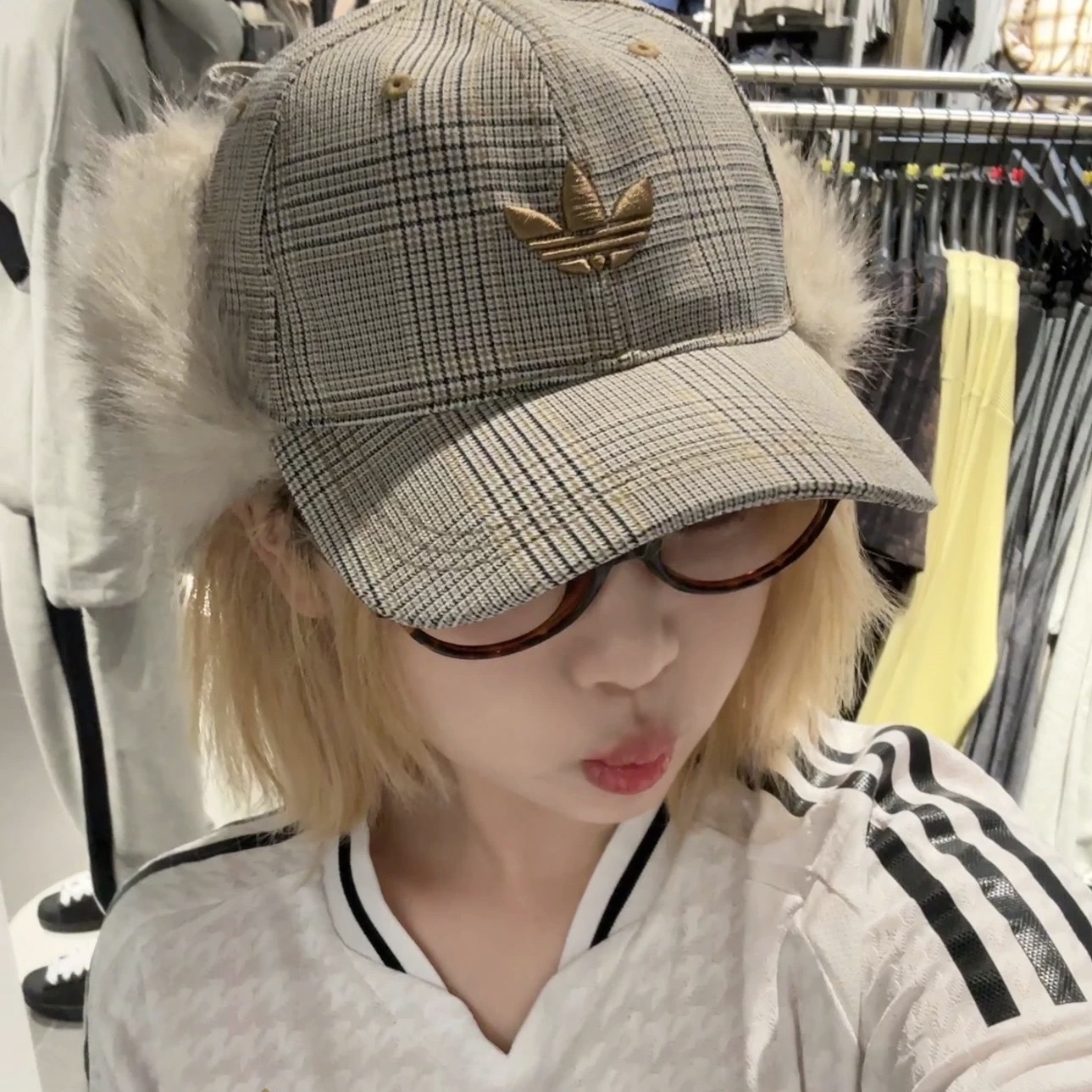 ADIDAS ORIGINALS 格紋 護耳帽 蝴蝶結 秋冬 人造毛皮 帽子 保暖 三葉草 IA8904