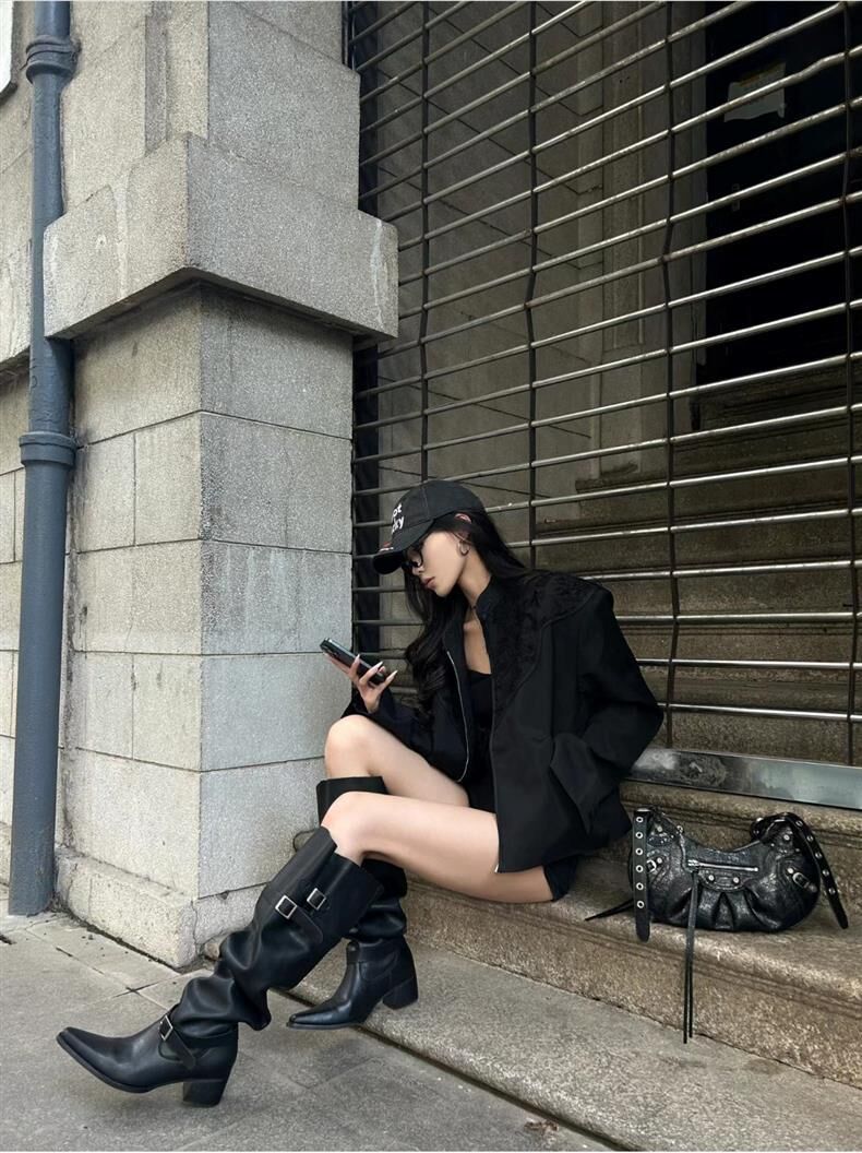 又帥又性感 大筒圍皮帶扣長靴(35-39)