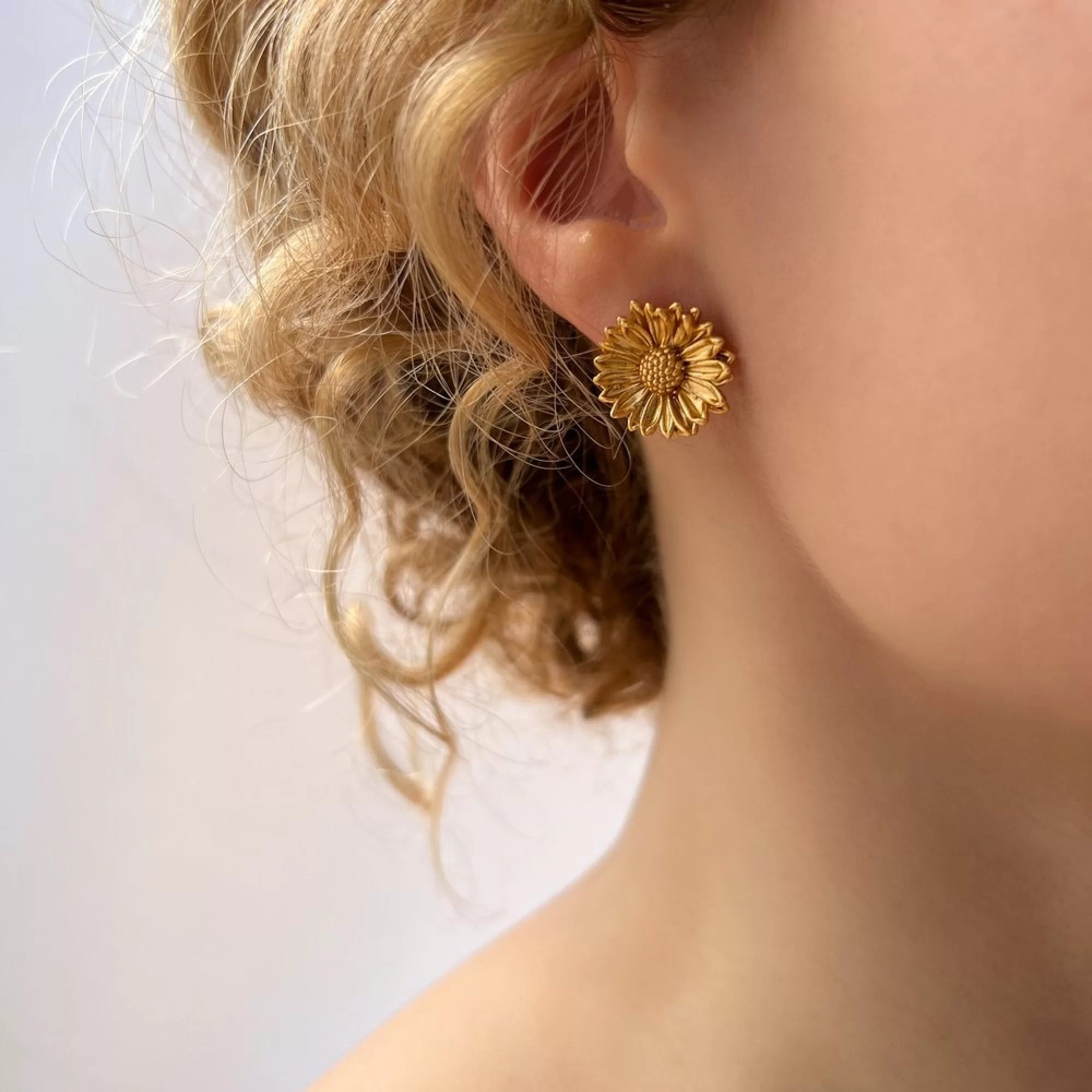 1TA0524-098 THALLO Daisy Field Daisy Earrings Studs Statement Studs 24K Gold Vermeil on Sterling Silver #s181a (A-SK-E)