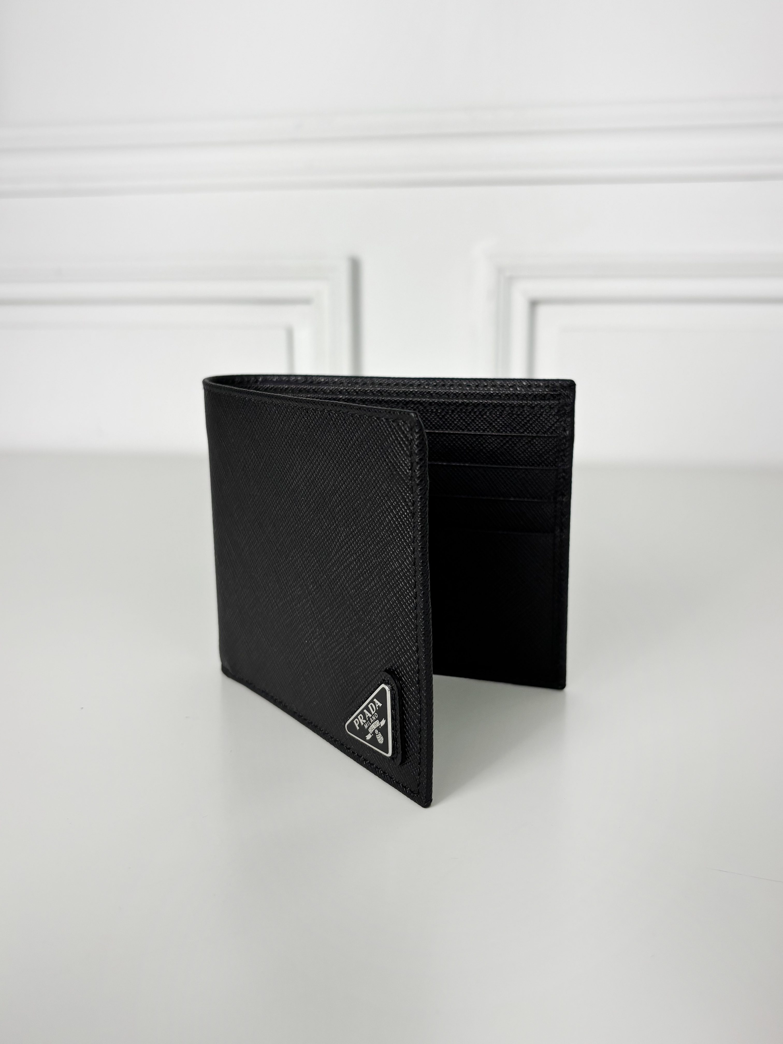 Prada Saffiano 八卡短夾【2MO513QHH】