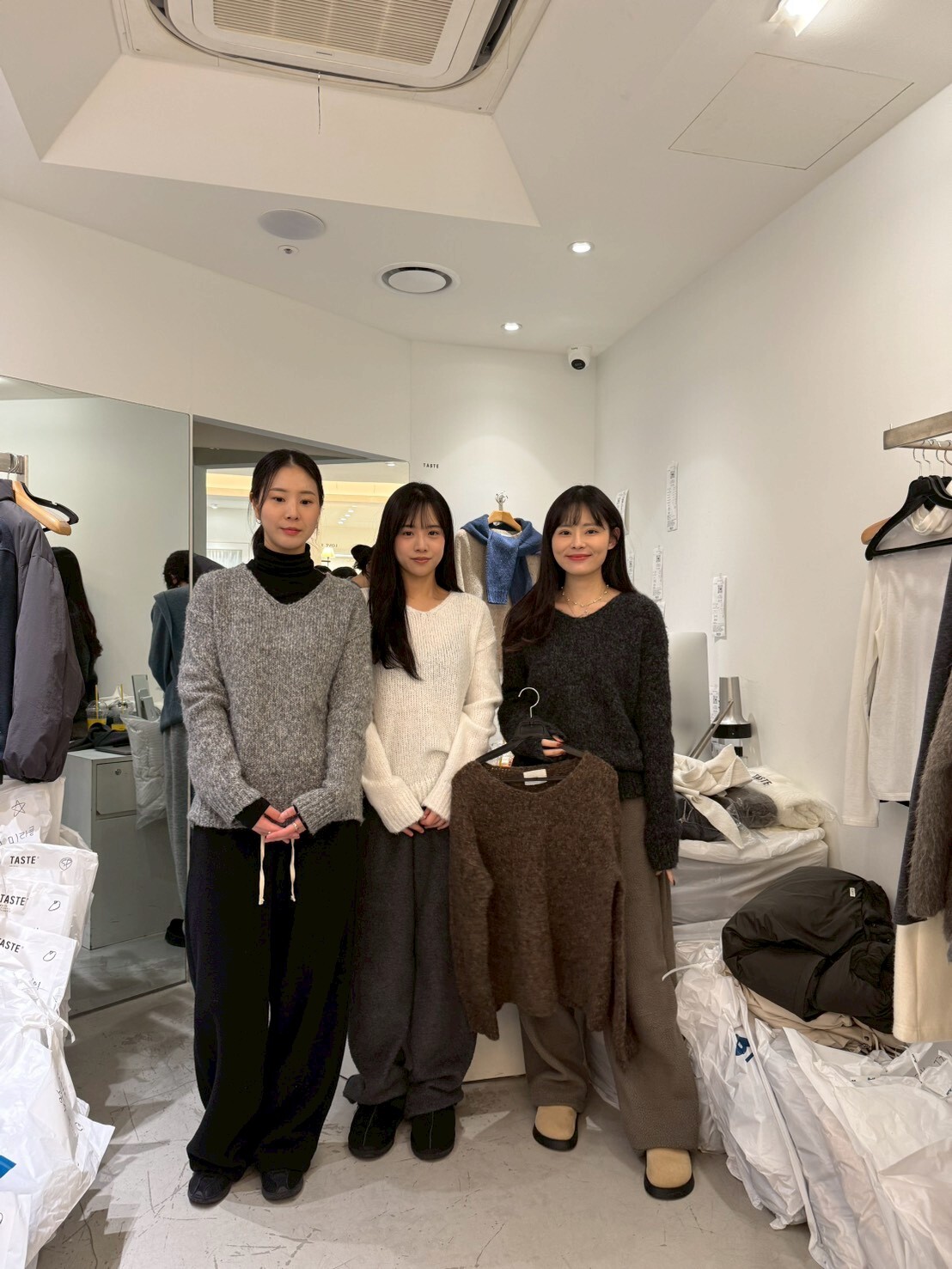 TT5259 雜色點點V領針織毛衣