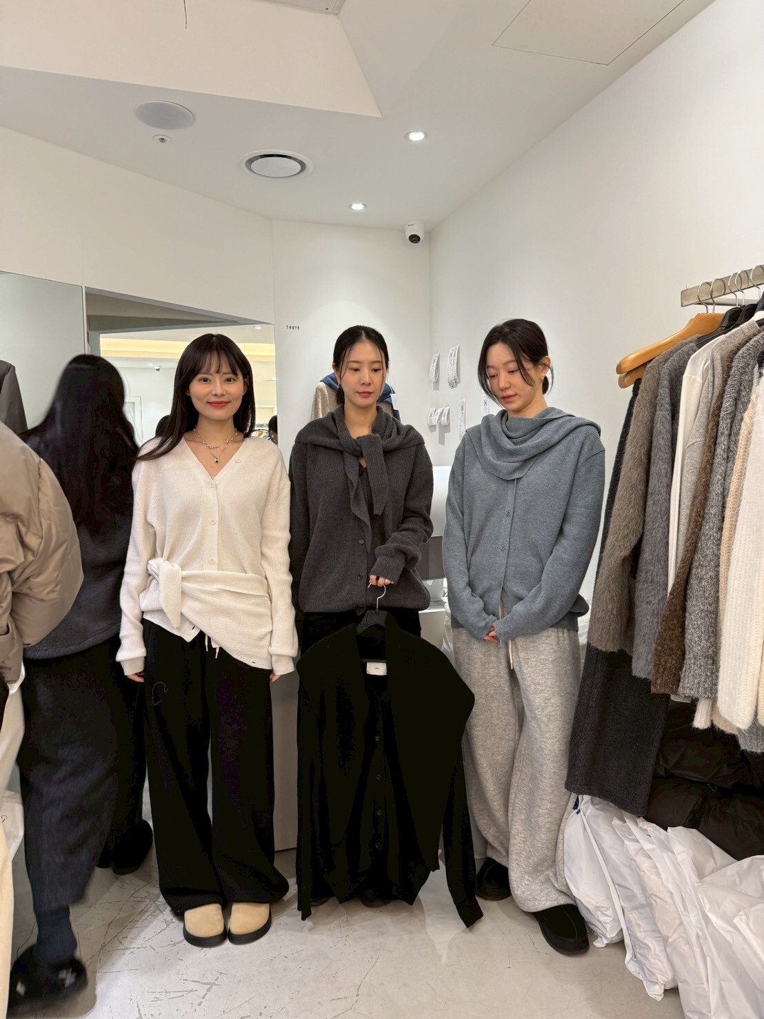 TT5209 圍巾紐扣坑紋冷衫