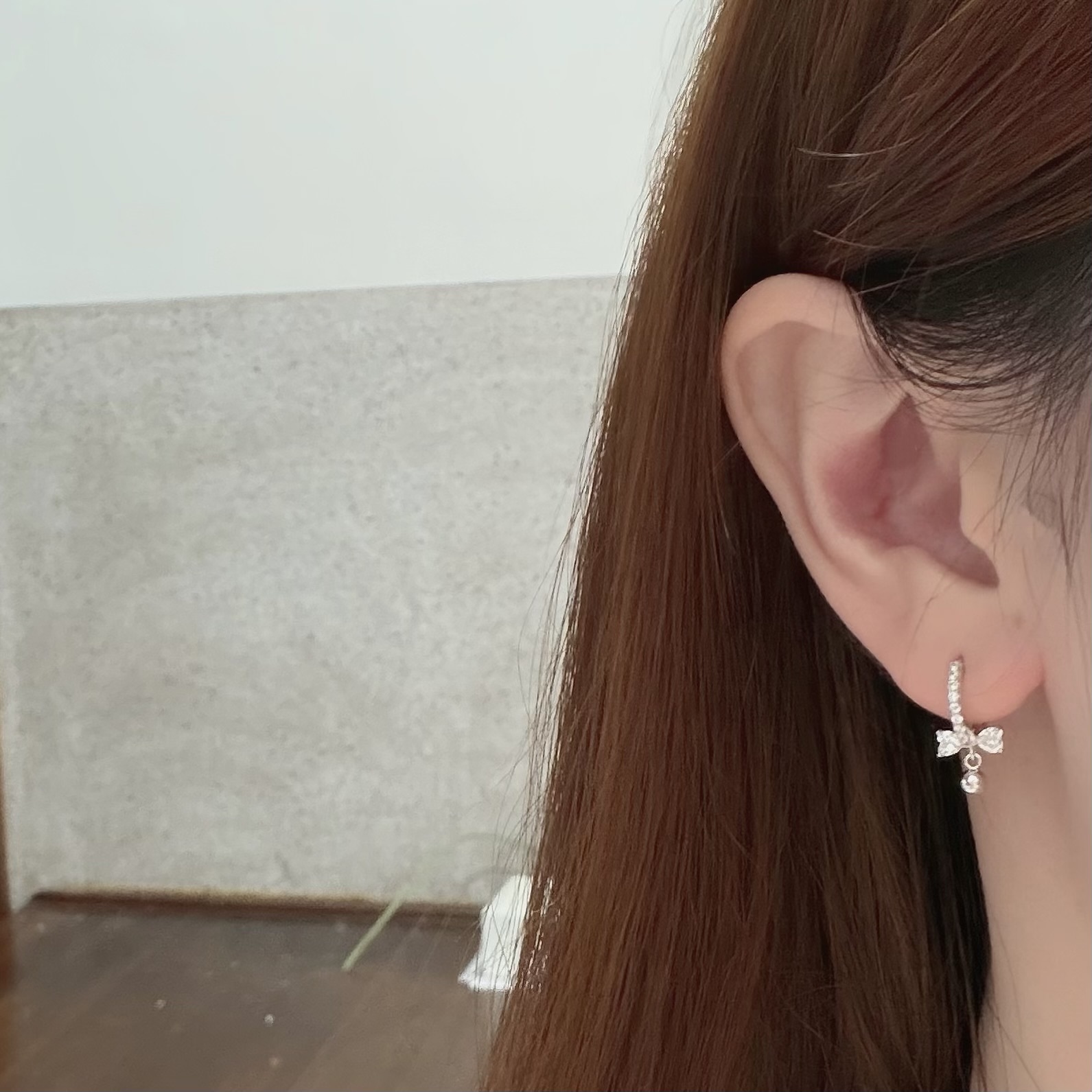 【輕奢】排鑽鋯石蝴蝶結垂吊純銀易扣