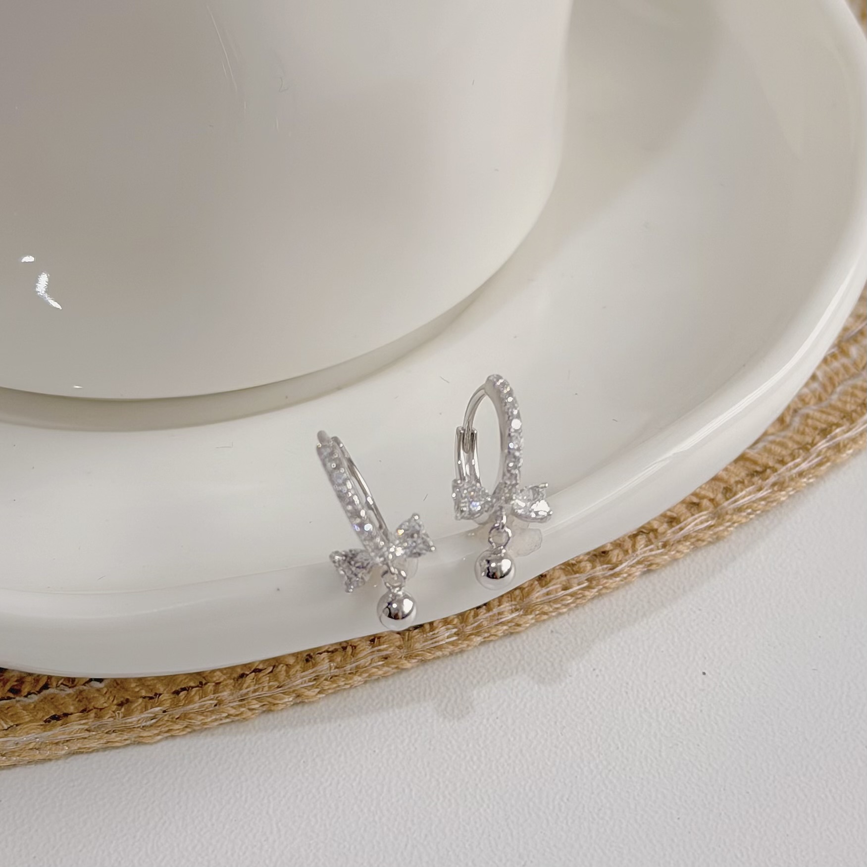 【輕奢】排鑽鋯石蝴蝶結垂吊純銀易扣