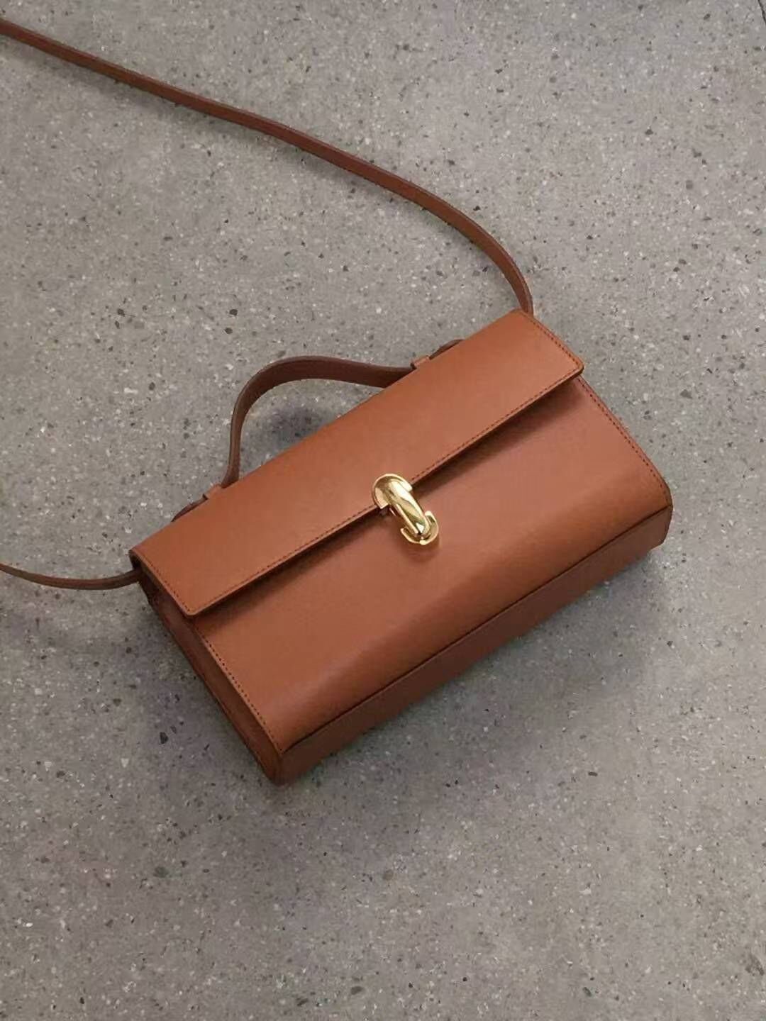 AY5258 光滑小牛皮手提包 *特價* (充值購物金不適用)