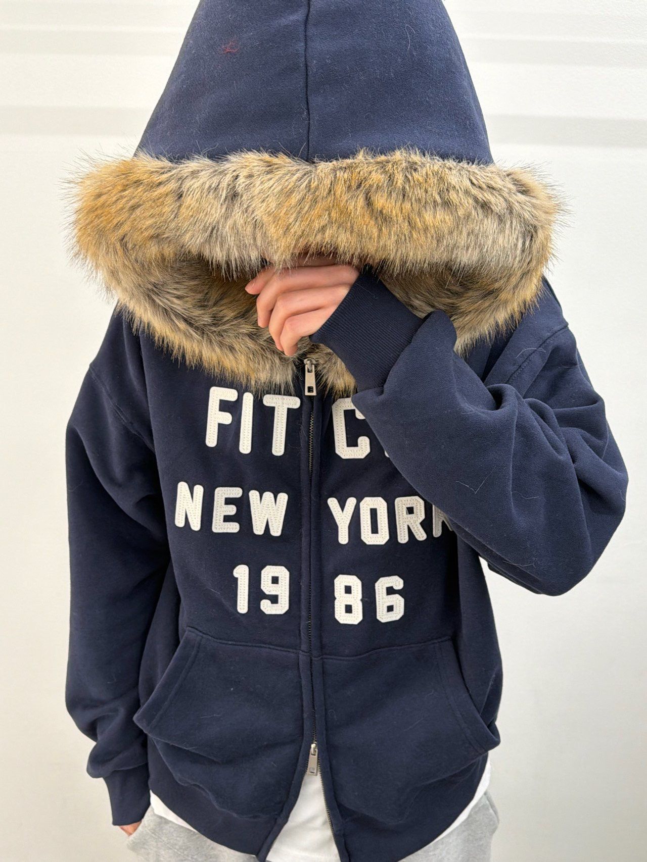 毛毛帽英文字拉鍊外套 WD-201JK