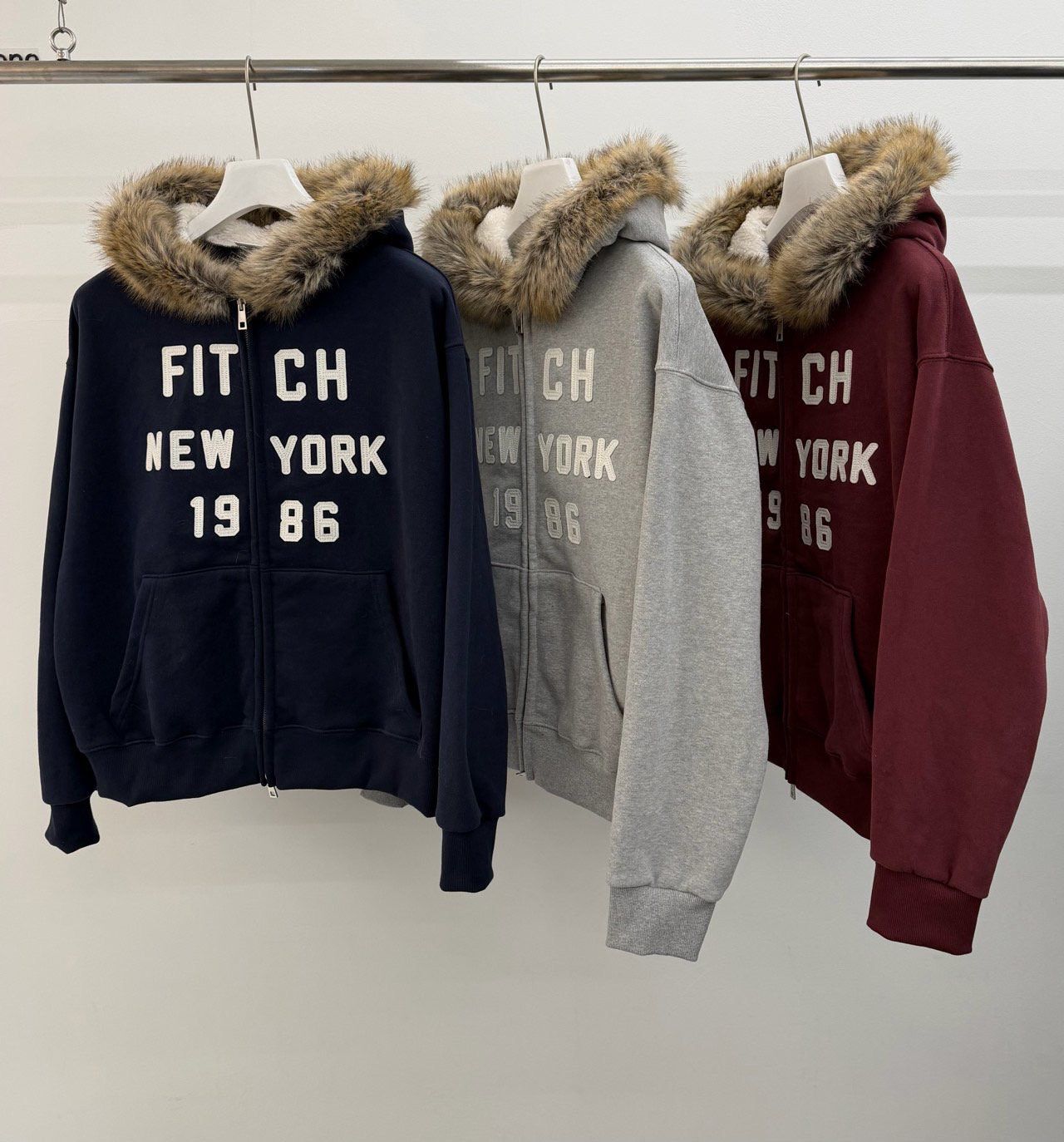 毛毛帽英文字拉鍊外套 WD-201JK