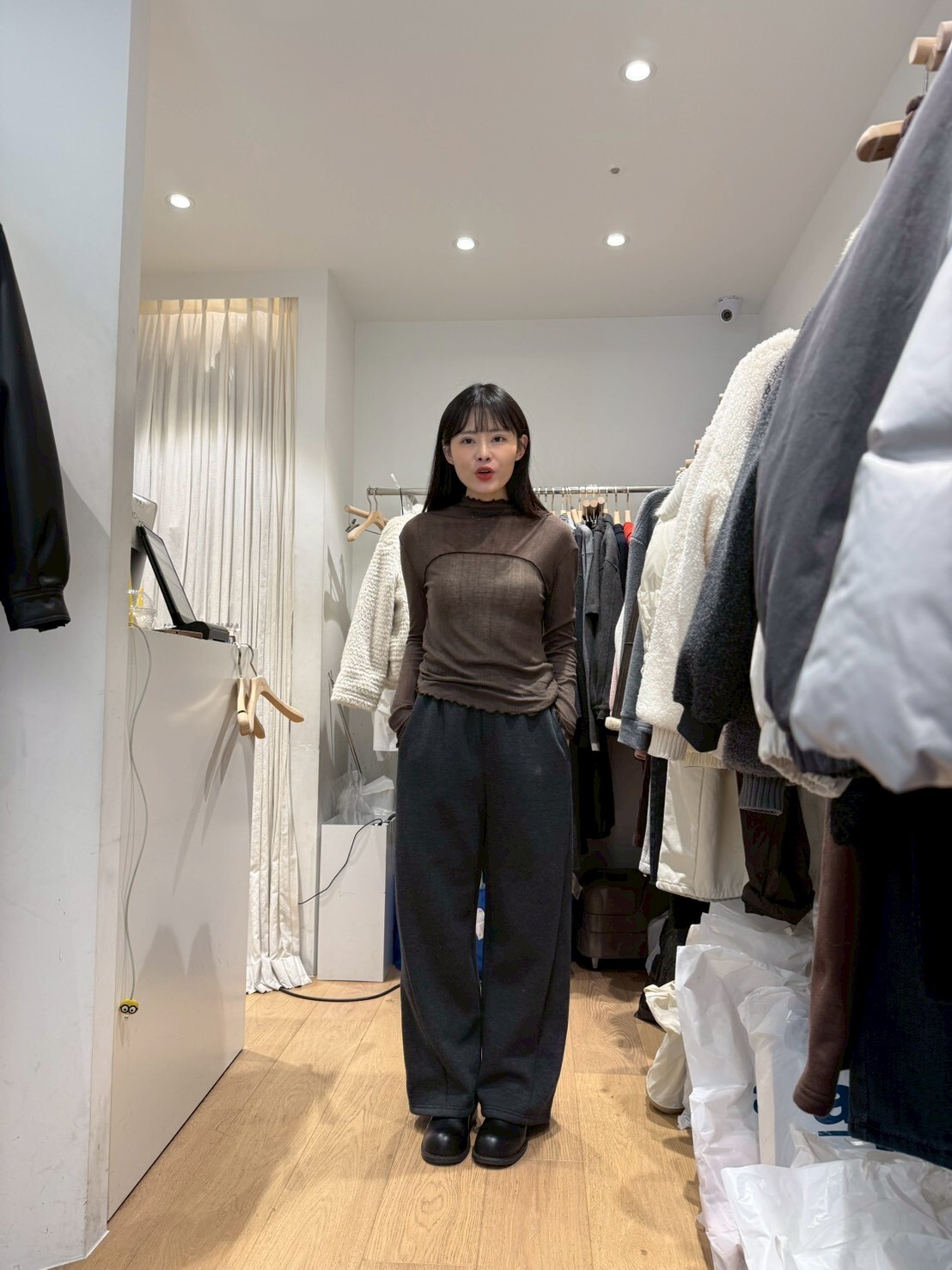 TF5234 木耳邊弧線打底上衣